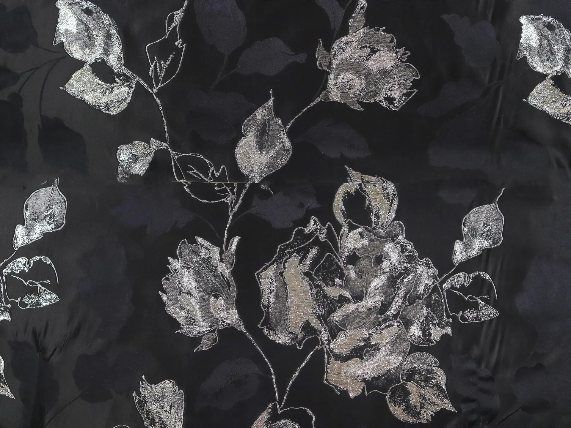 Fil Coupé with Large Roses in Black & Silver
