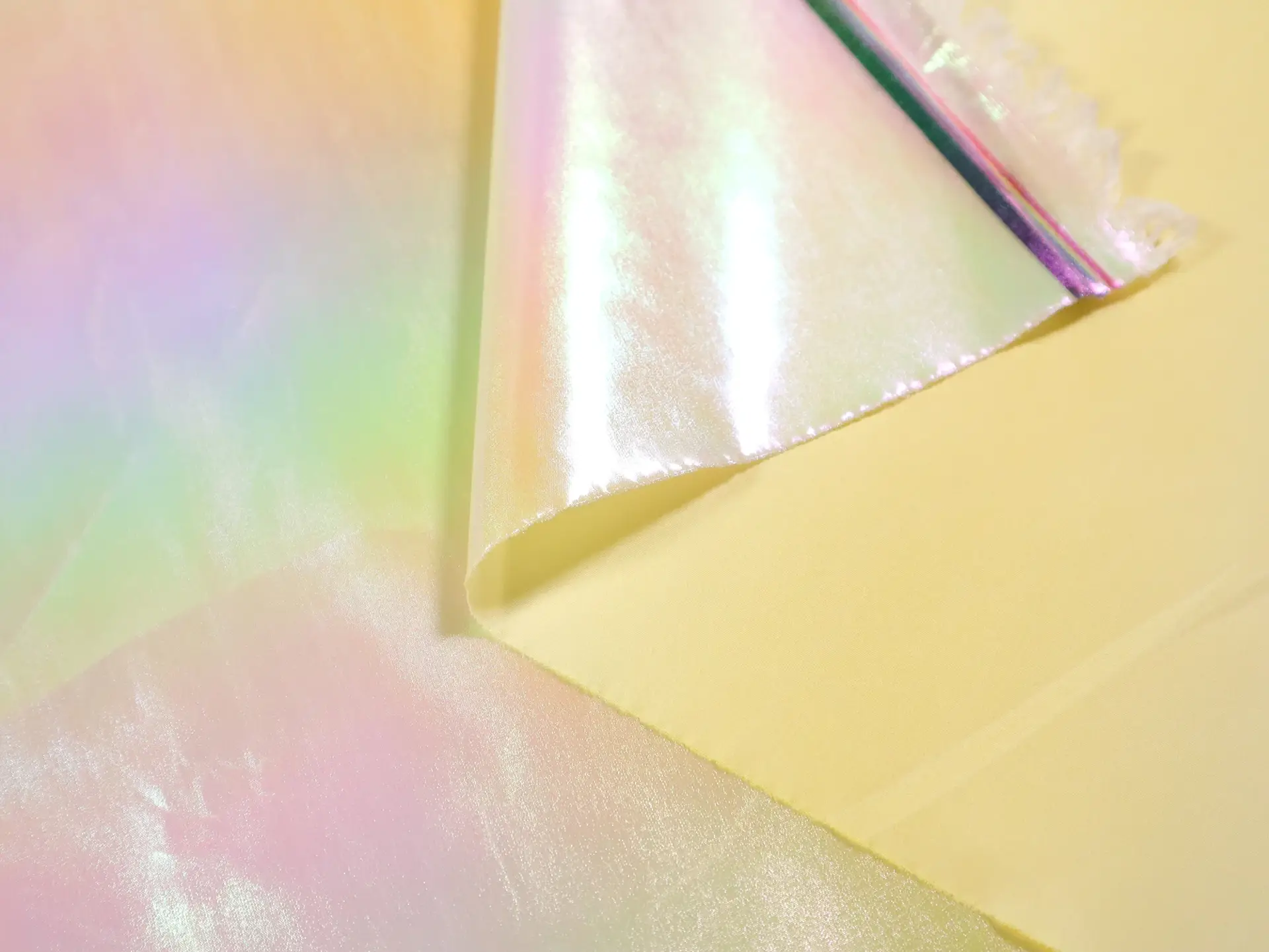 Italian Ultra Fine Vinyl in Yellow Opalescent Ombré