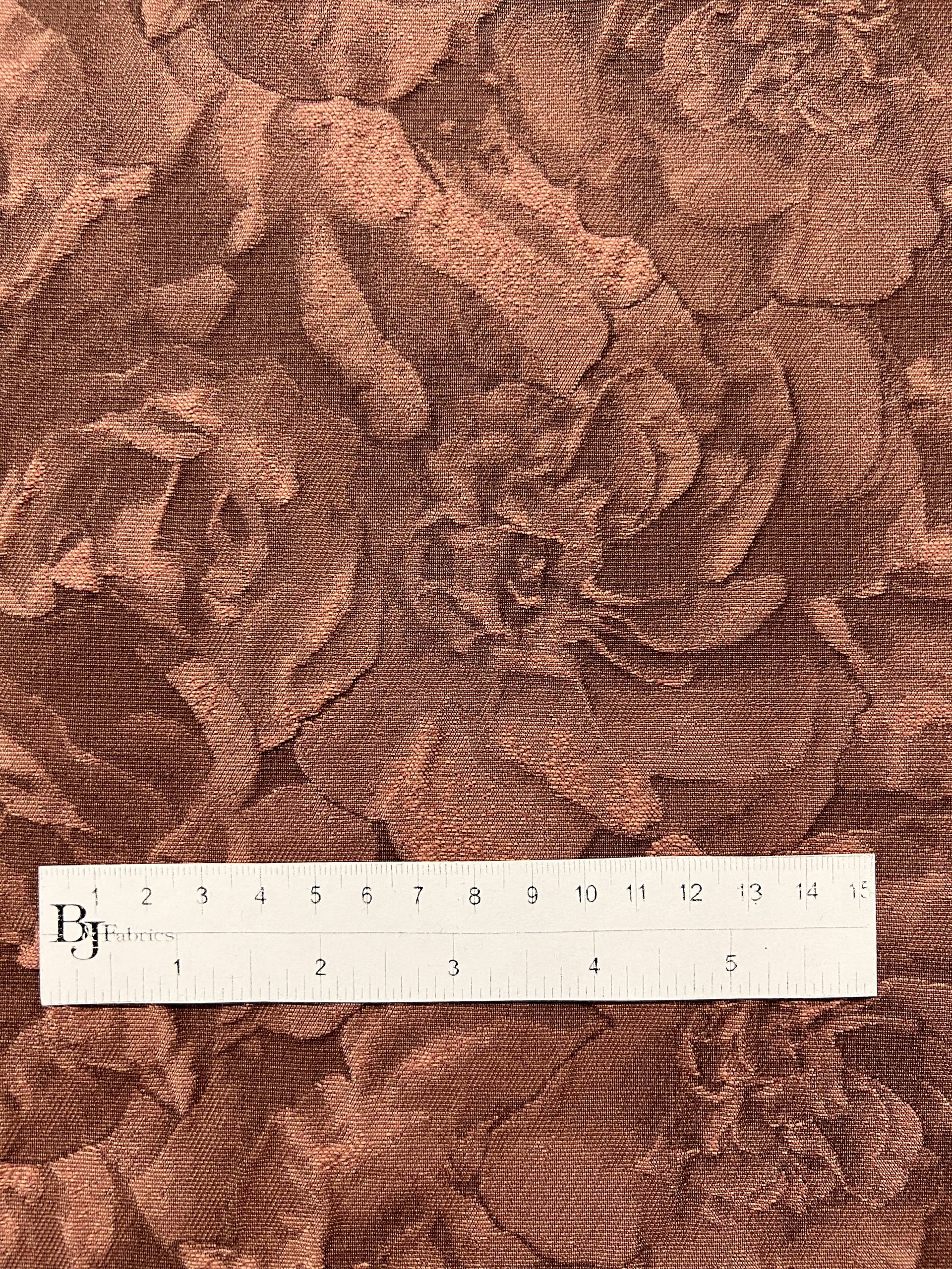 Polyester Matelassé in Dusty Rose