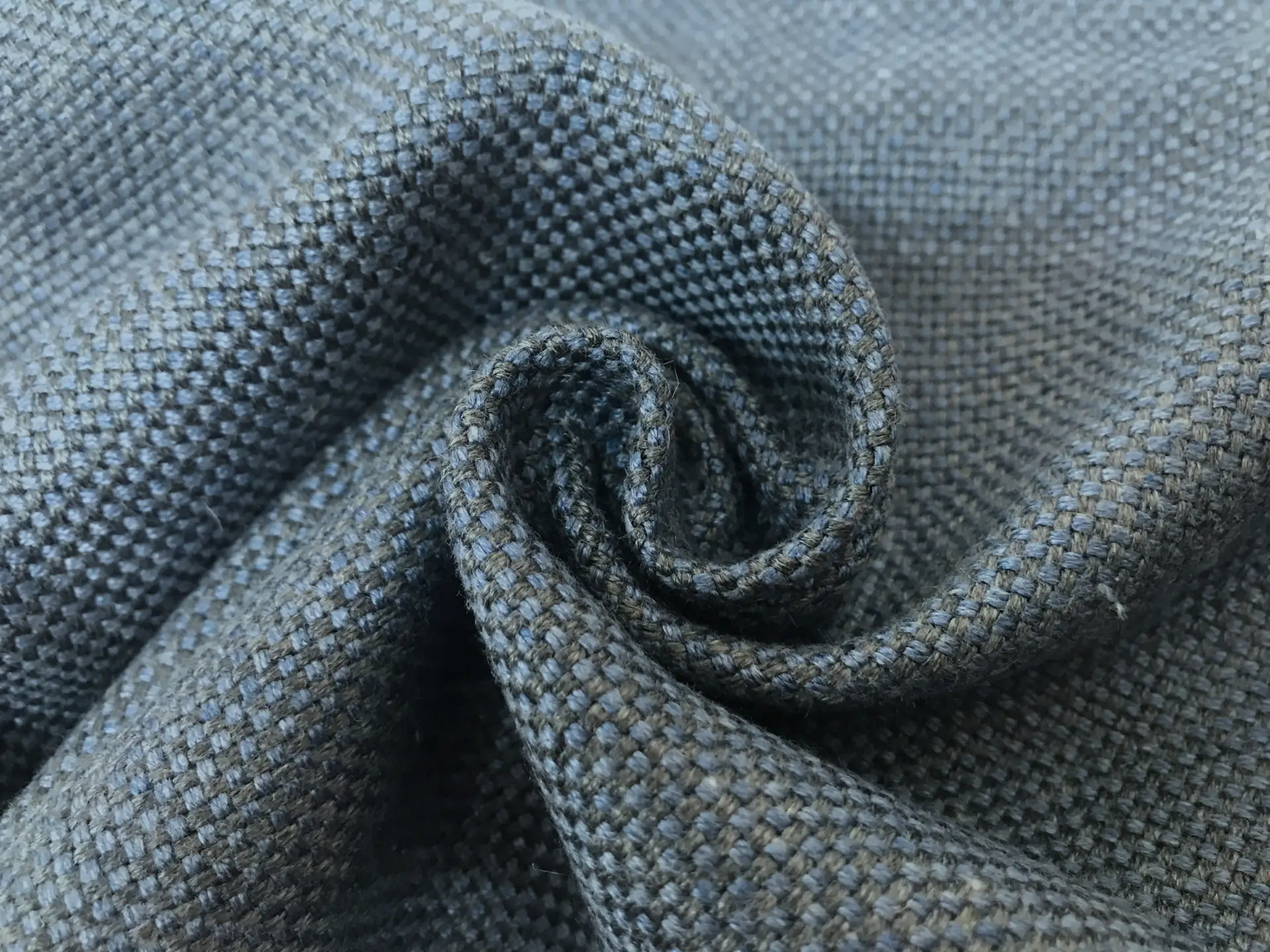bamboo and linen blend in periwinkle in a swirl