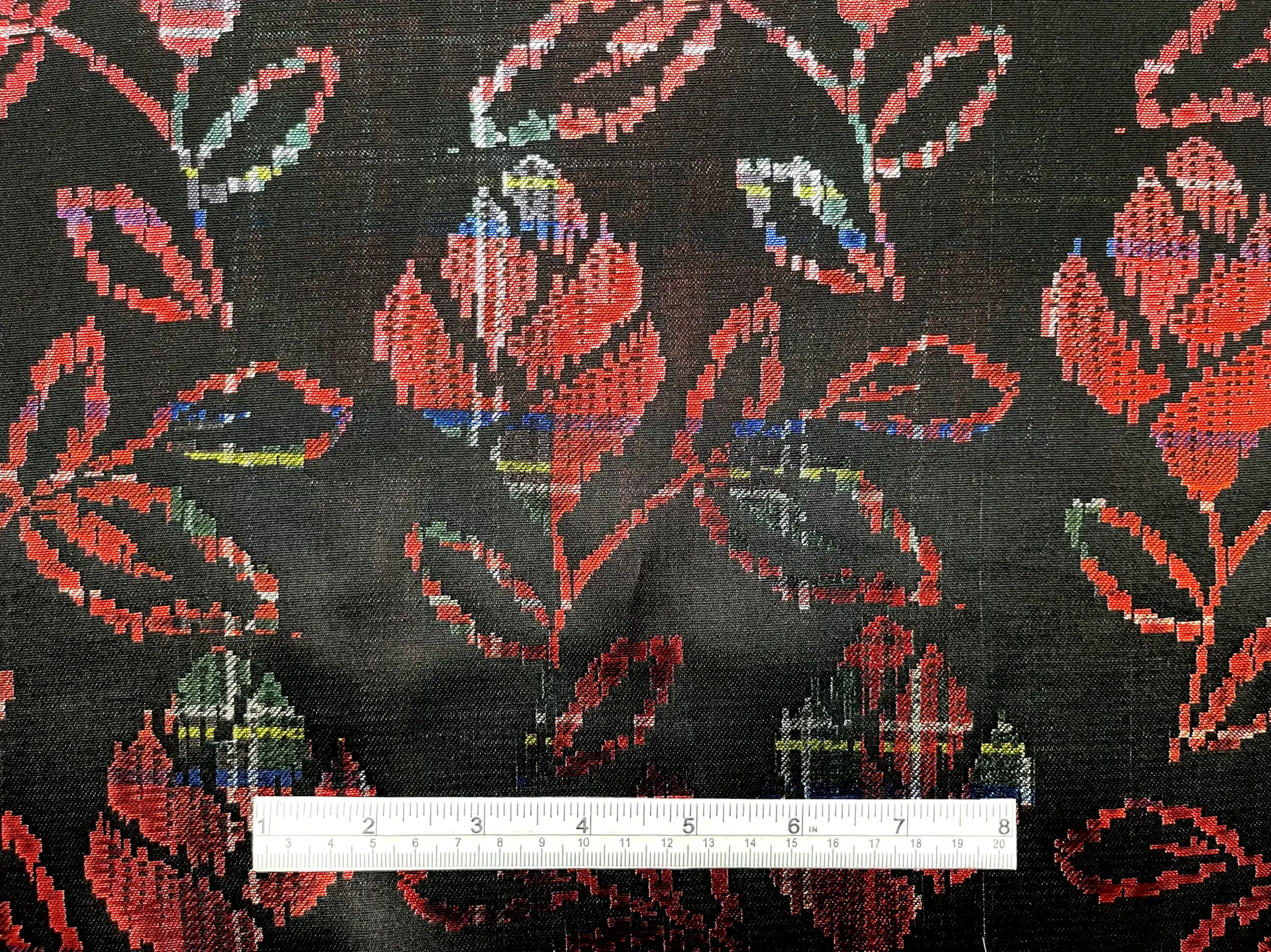 Scnp Floral lame brocade in Christmas colors 