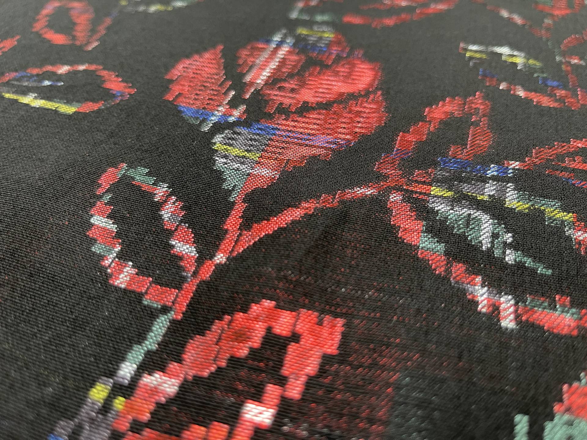 Scnp Floral lame brocade in Christmas colors 