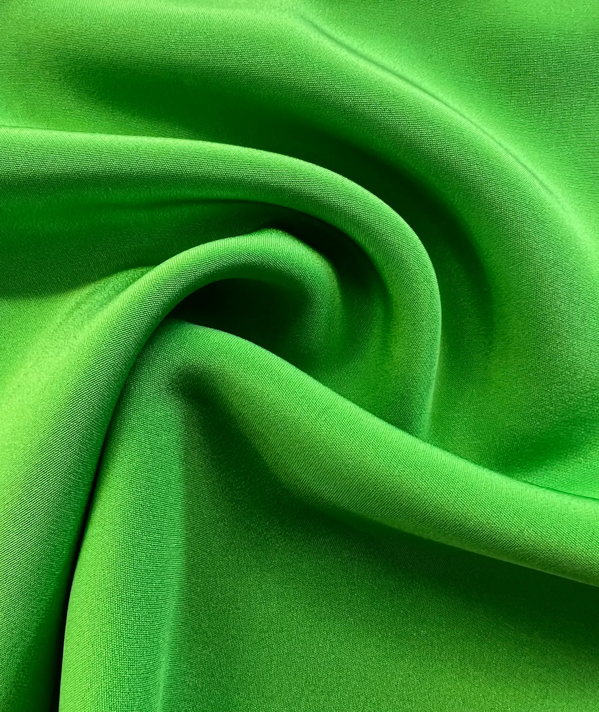 100% 4 Ply Silk Crepe in Bright Apple