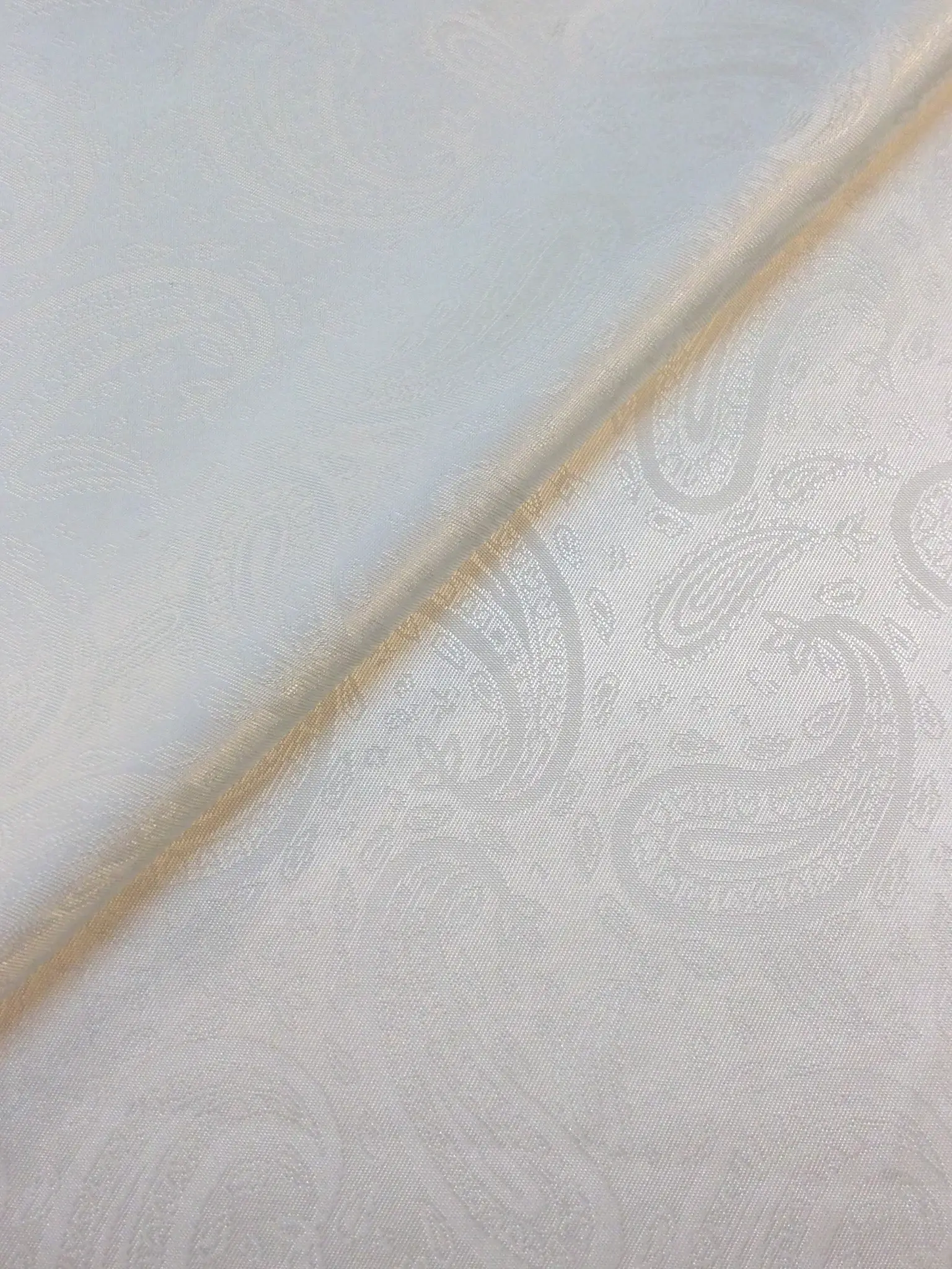 Novelty Jacquard Lining in Winter White w/ Paisleys