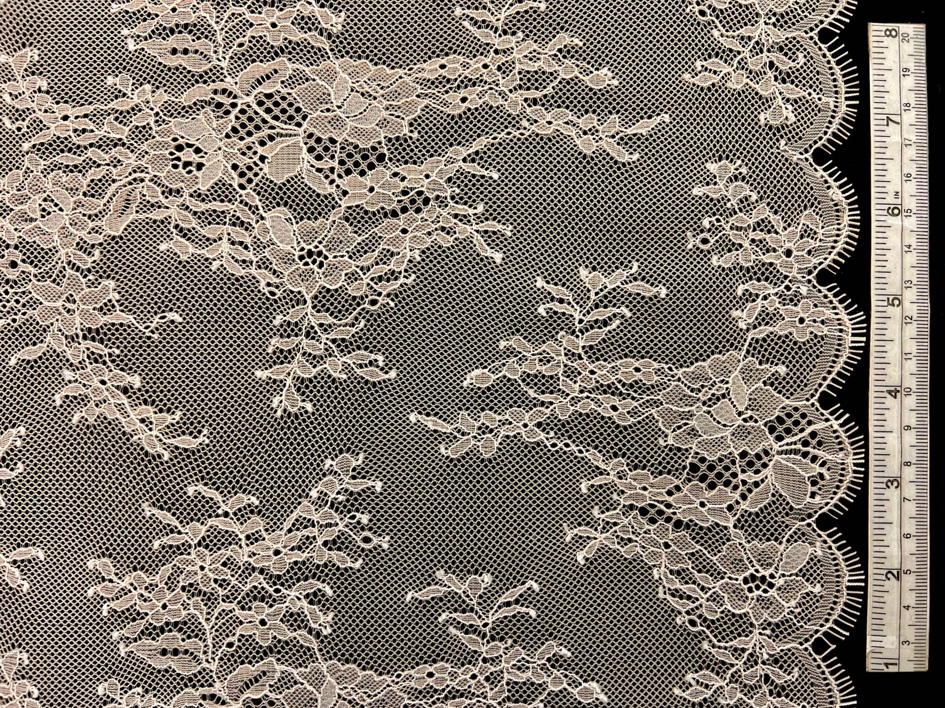 Double Scalloped Floral Chantilly Lace in Peach
