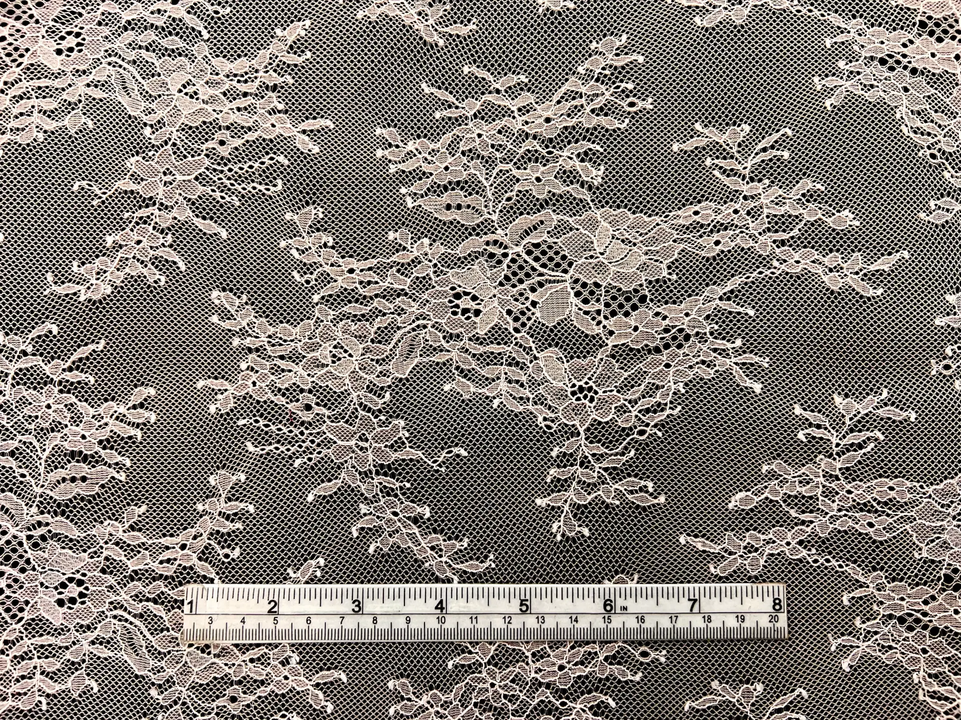 Double Scalloped Floral Chantilly Lace in Peach