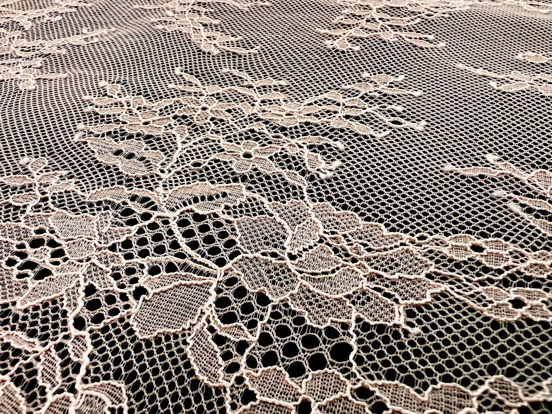 Double Scalloped Floral Chantilly Lace in Peach