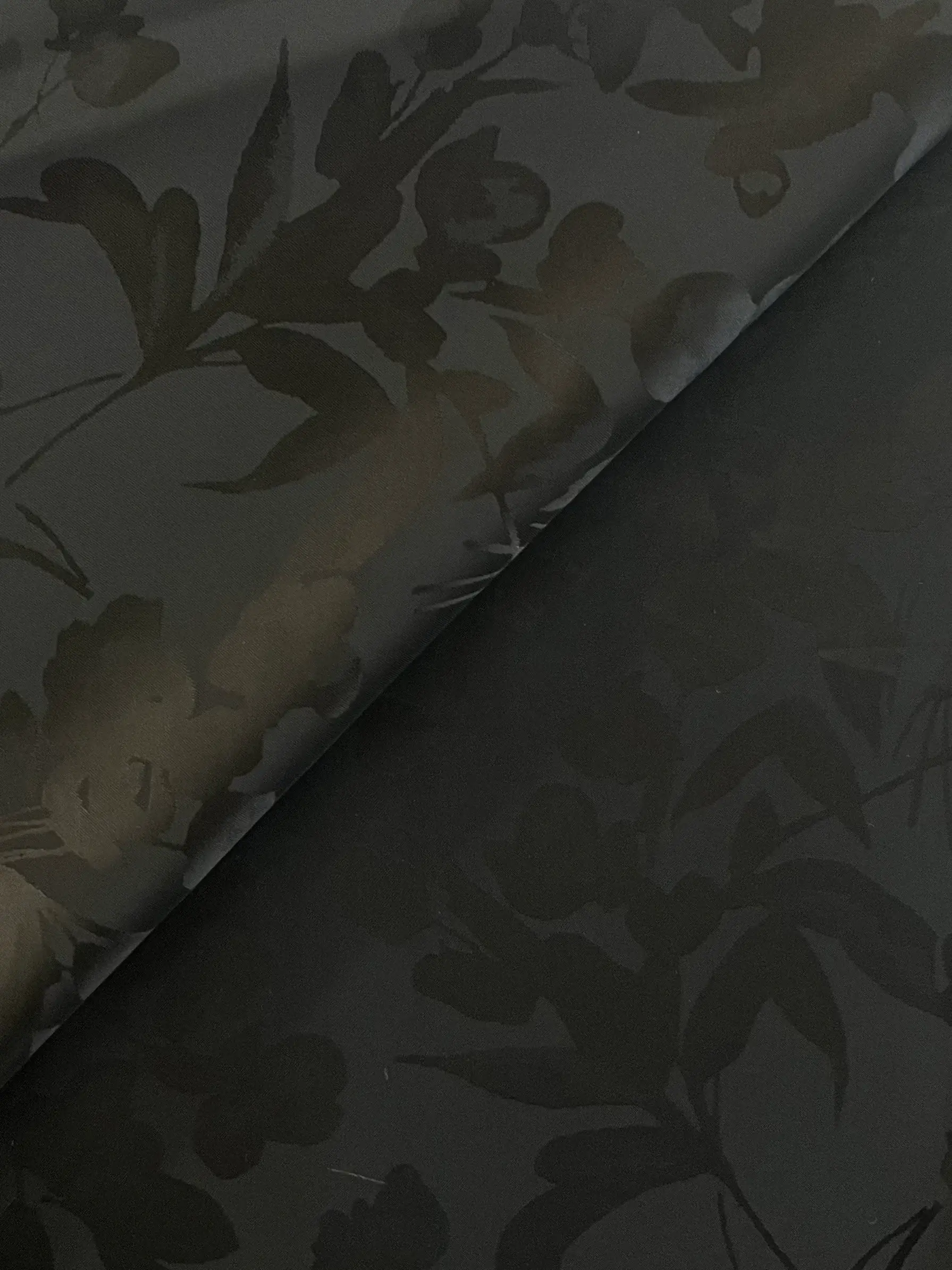 Viscose Jacquard "Lily" in Black