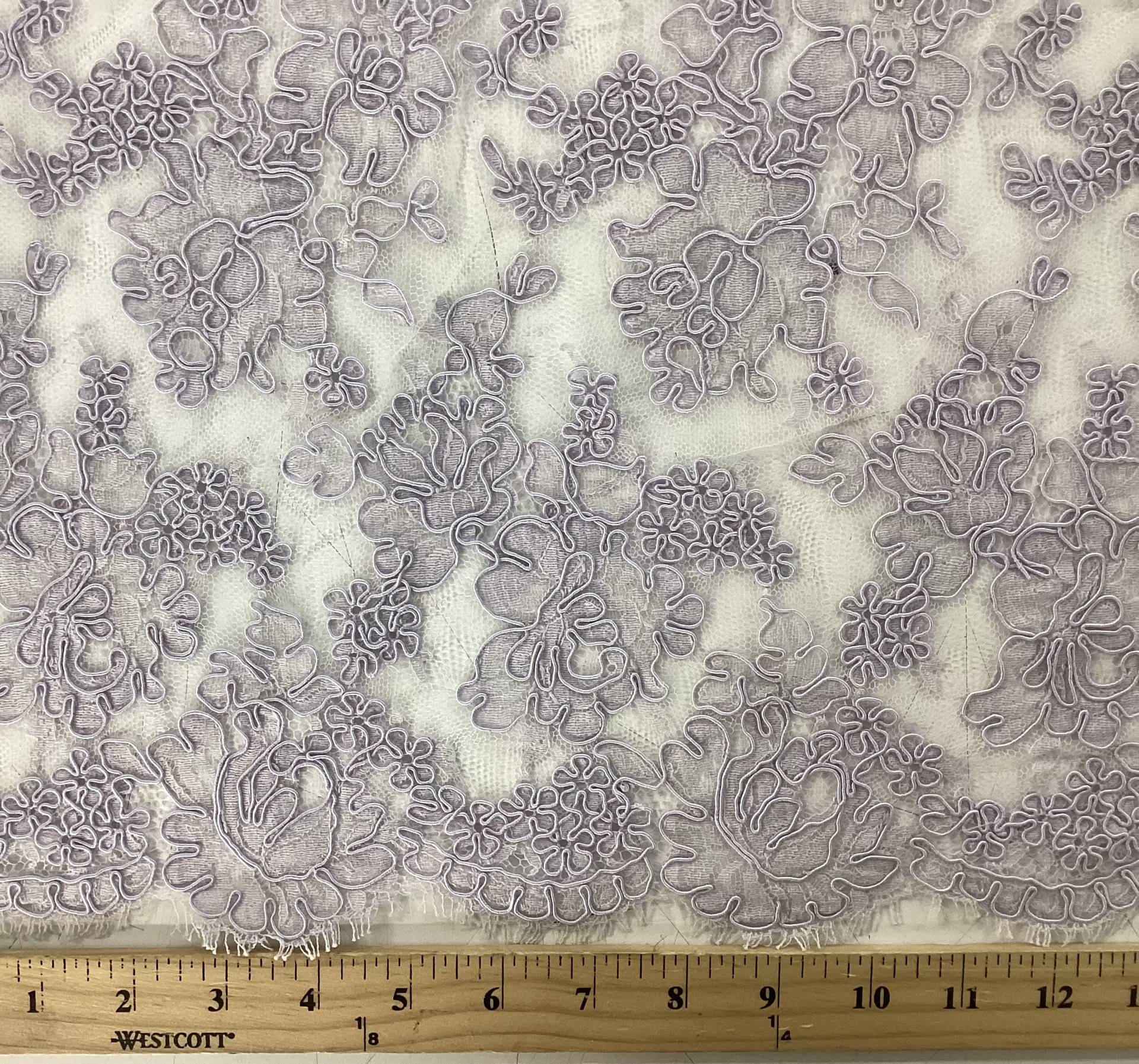Alençon Lace in Lilac 