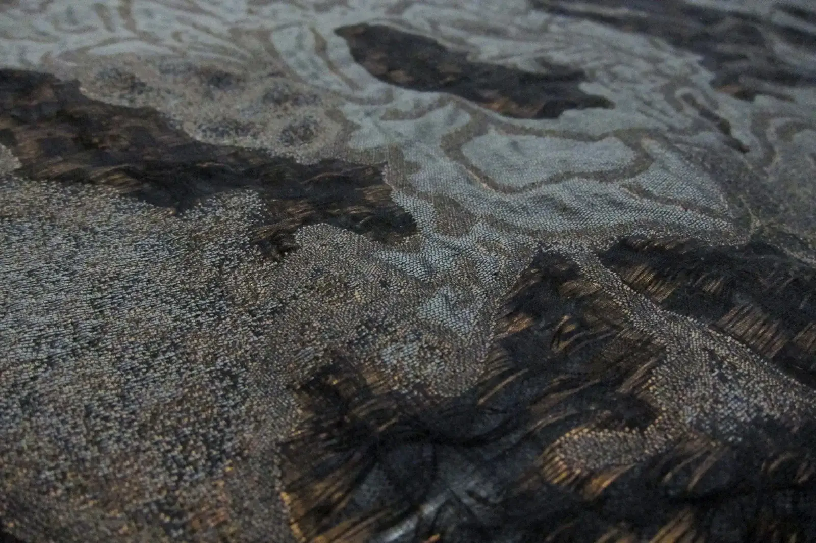 Silk Blend Metallic Cloqué2