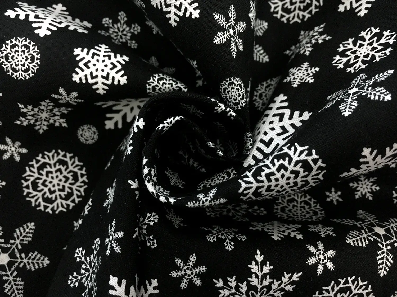 Cotton Broadcloth Holiday Print1