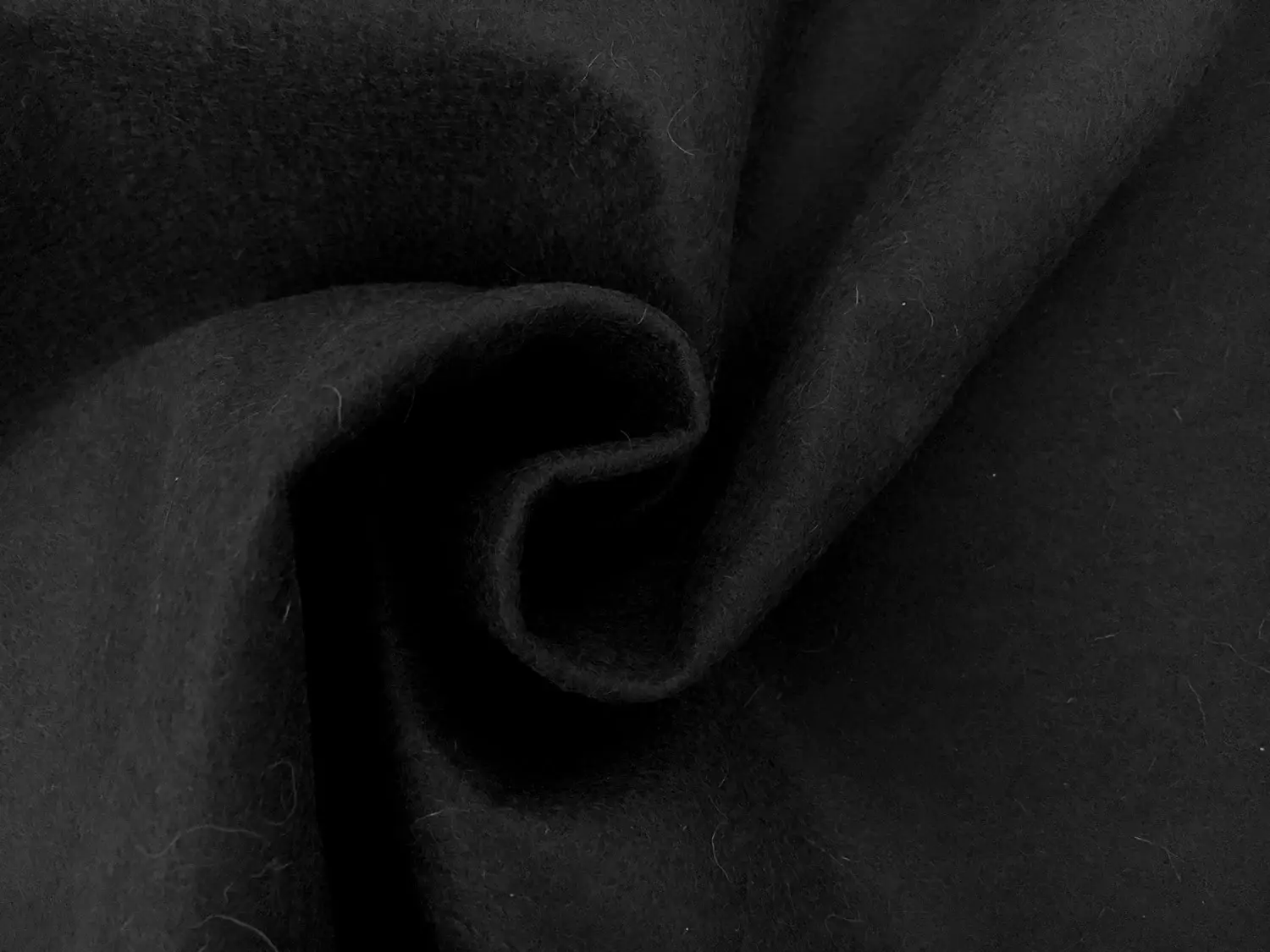 Italian Collar Felt in Black1