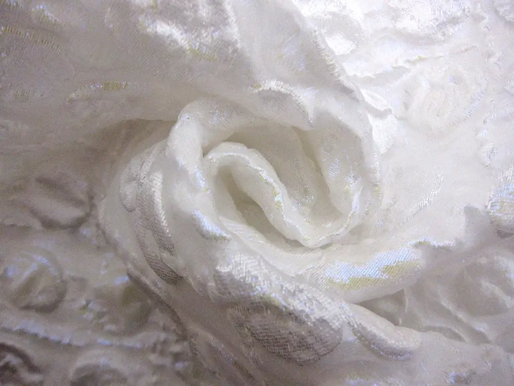 Opalescent Cloqué3