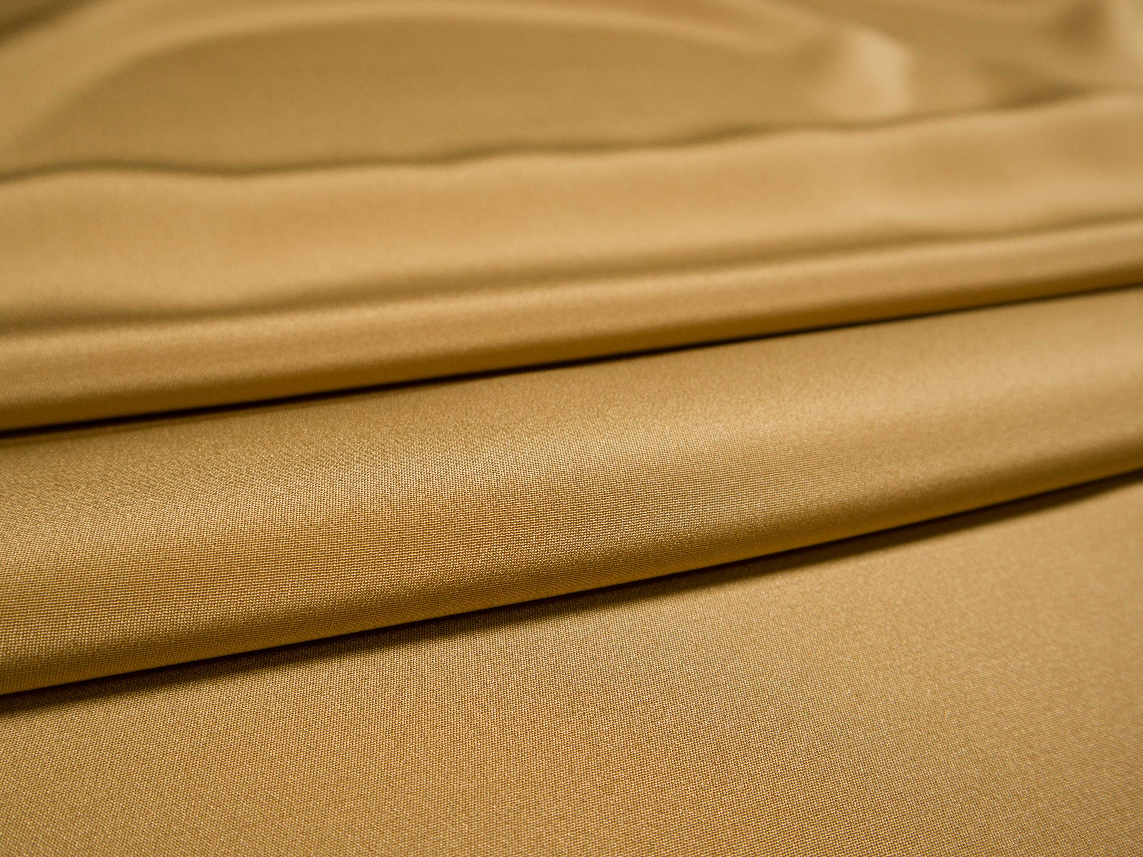 4-ply silk crepe in leather folded