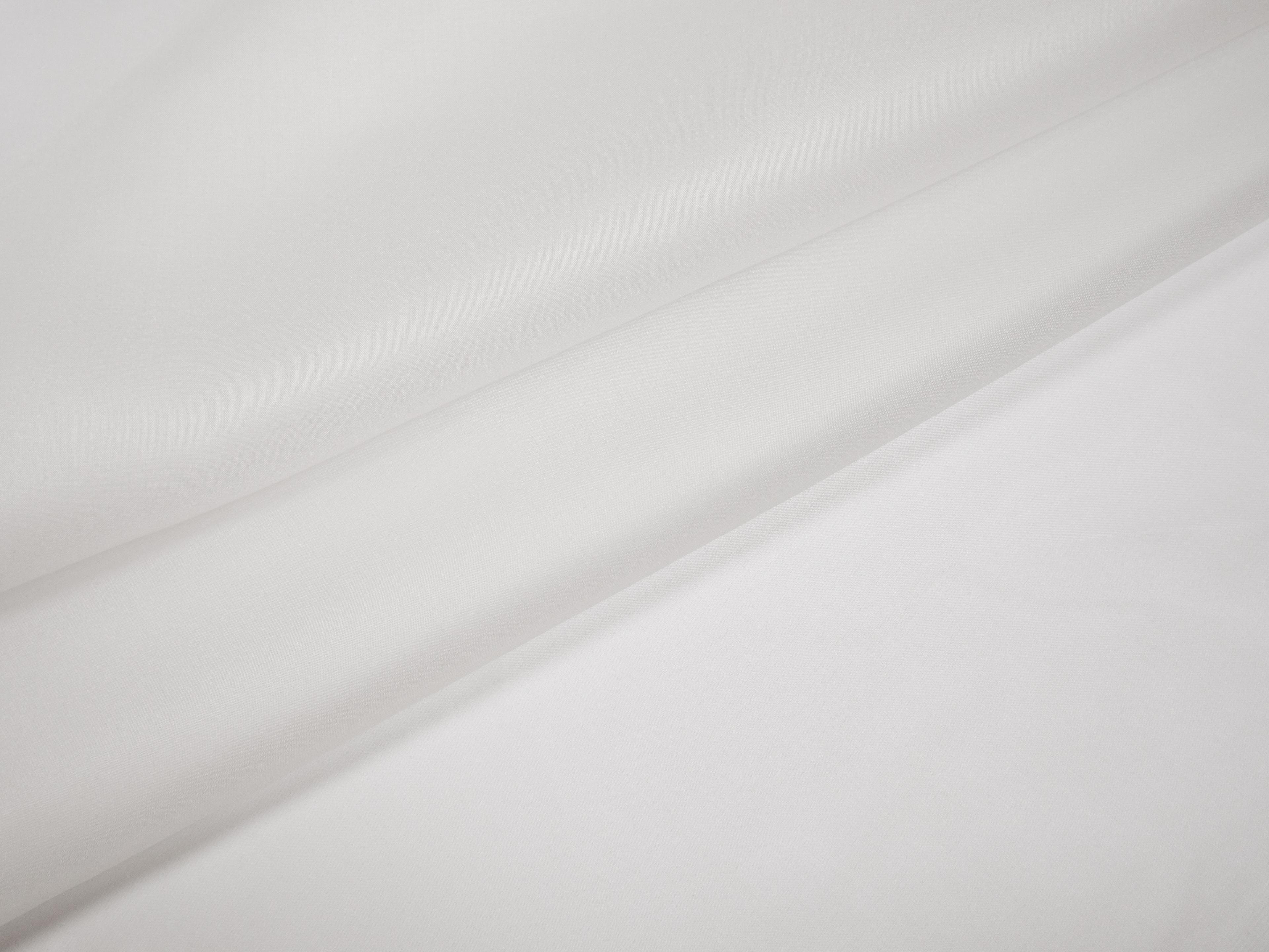 Solid organza in White folded