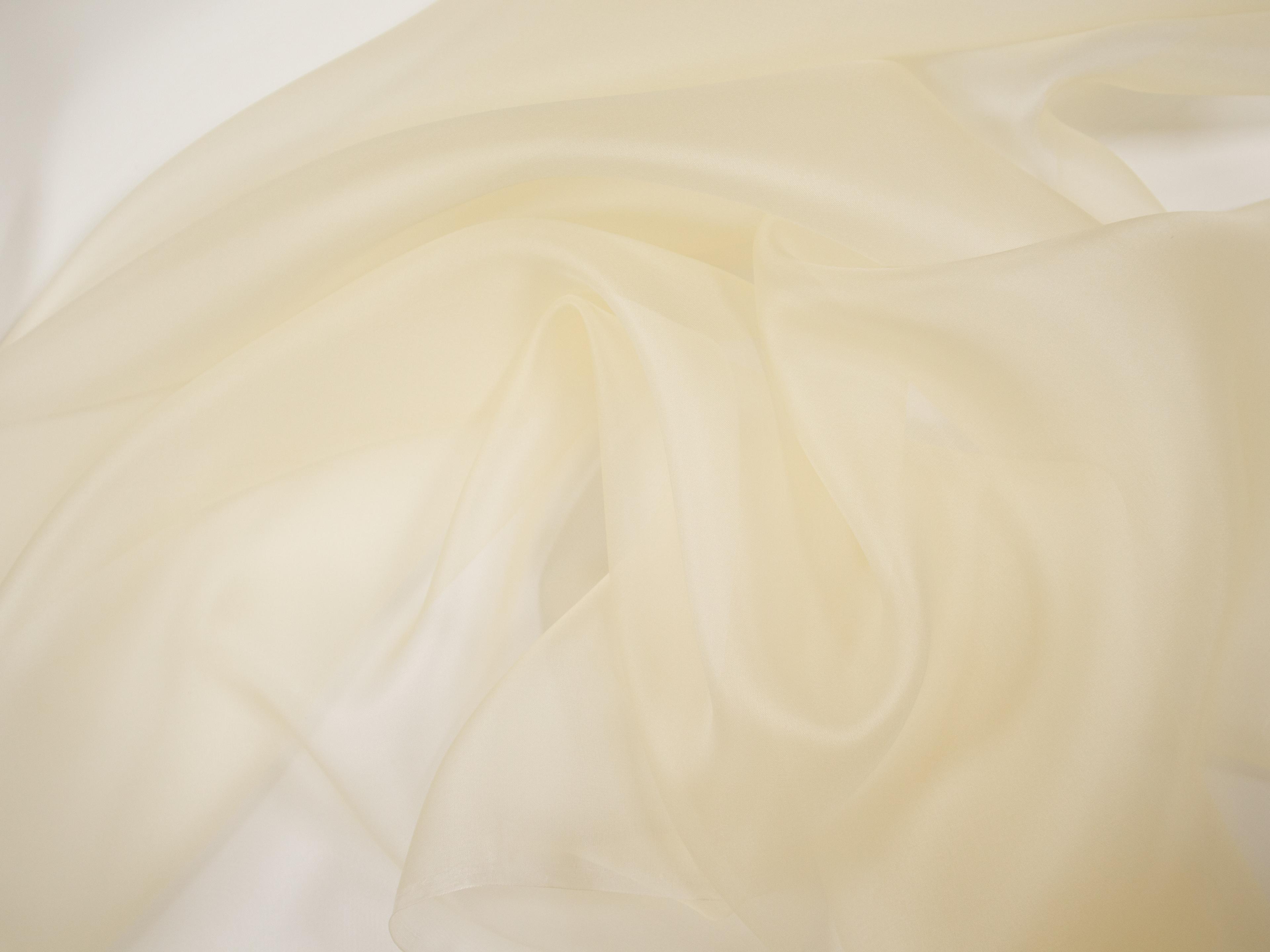 Silk organza in ivory bunched