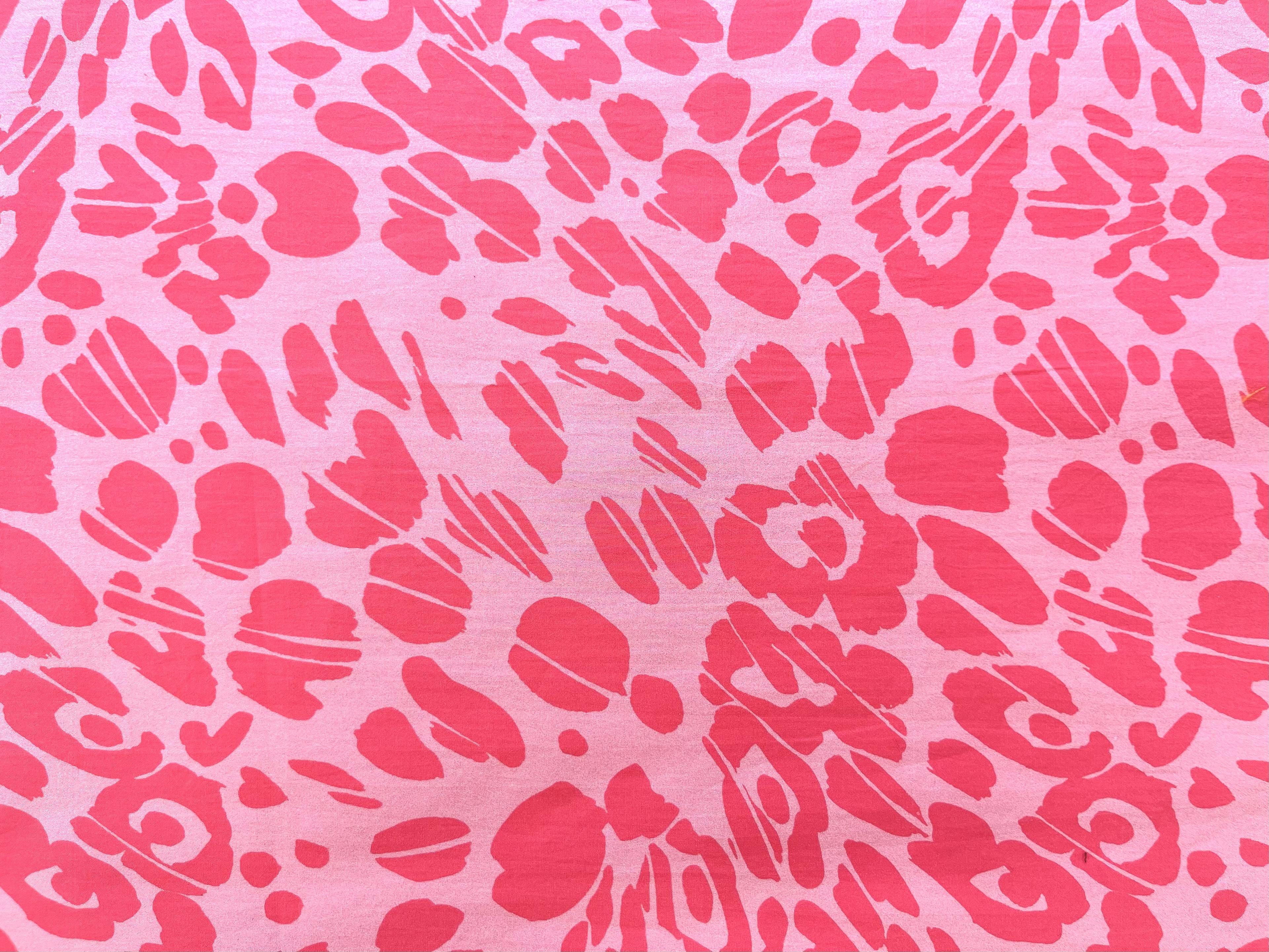 Cotton Broadcloth Print in Fuchsia Pink