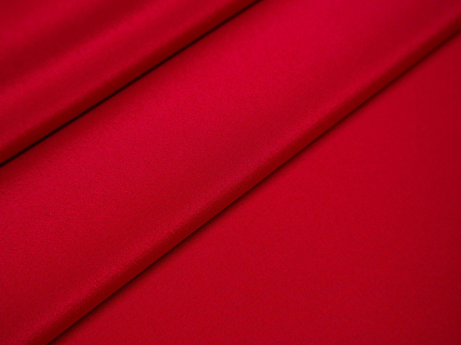 4 ply silk crepe in cardinal folded
