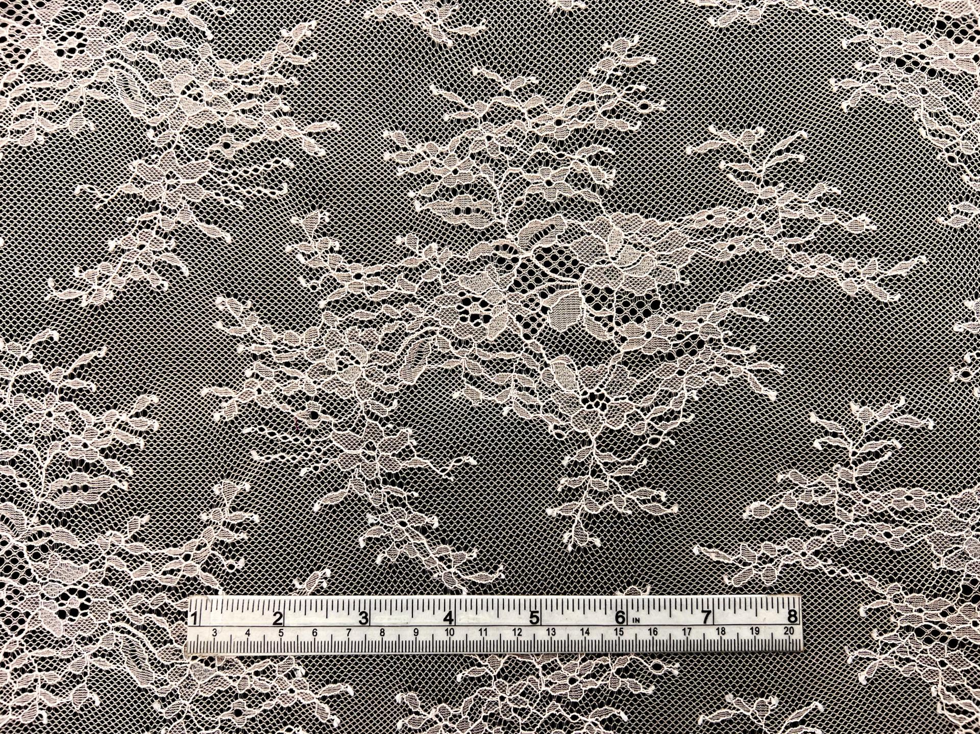 Double Scalloped Floral Chantilly Lace in Peach