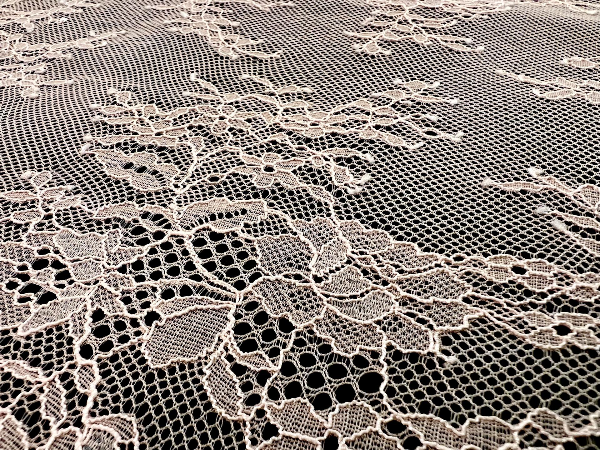 Double Scalloped Floral Chantilly Lace in Peach