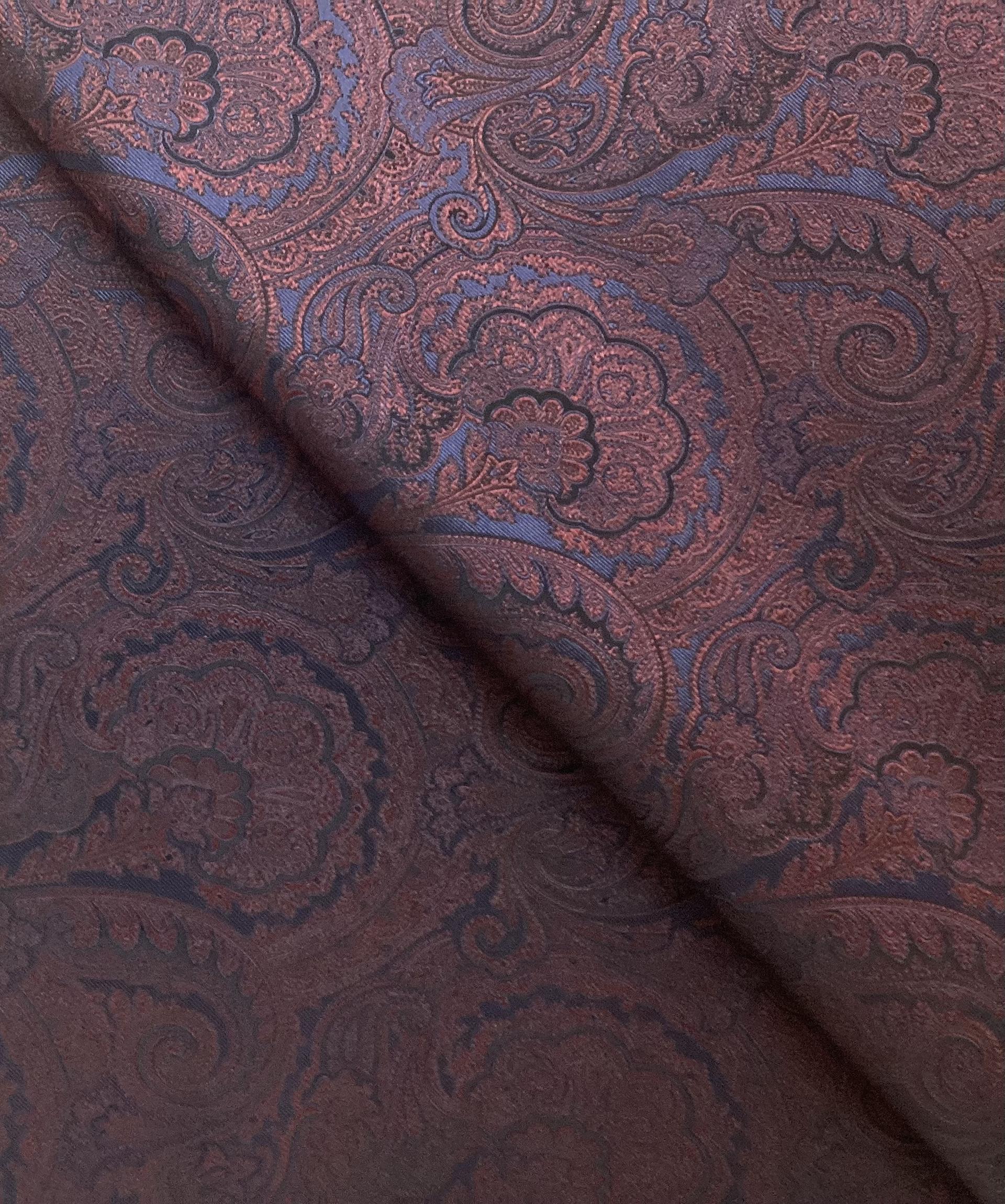 100% Tie Silk Paisley Jacquard In Burgundy On Navy