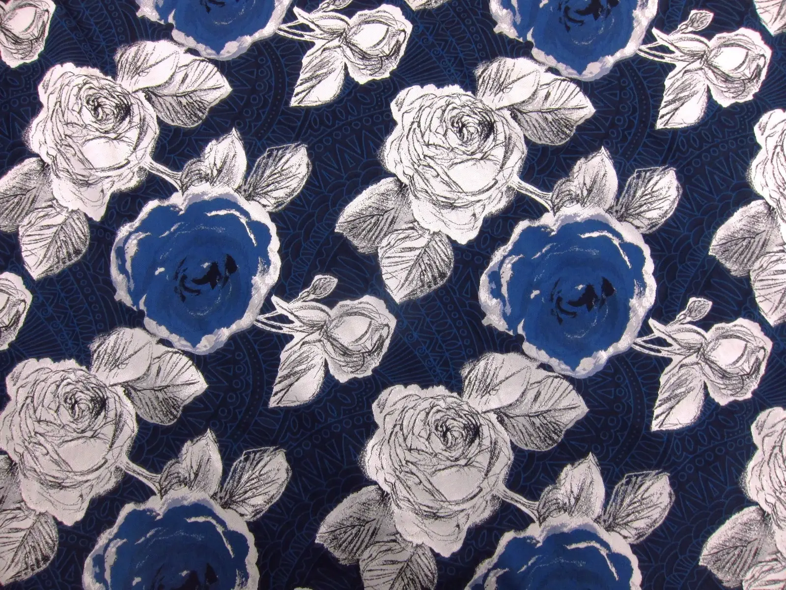Floral Fil Coupé Brocade0