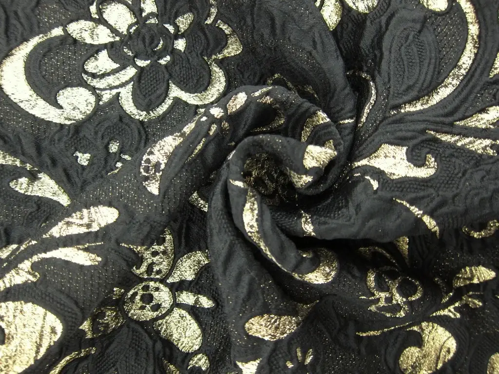 Metallic Cloque1