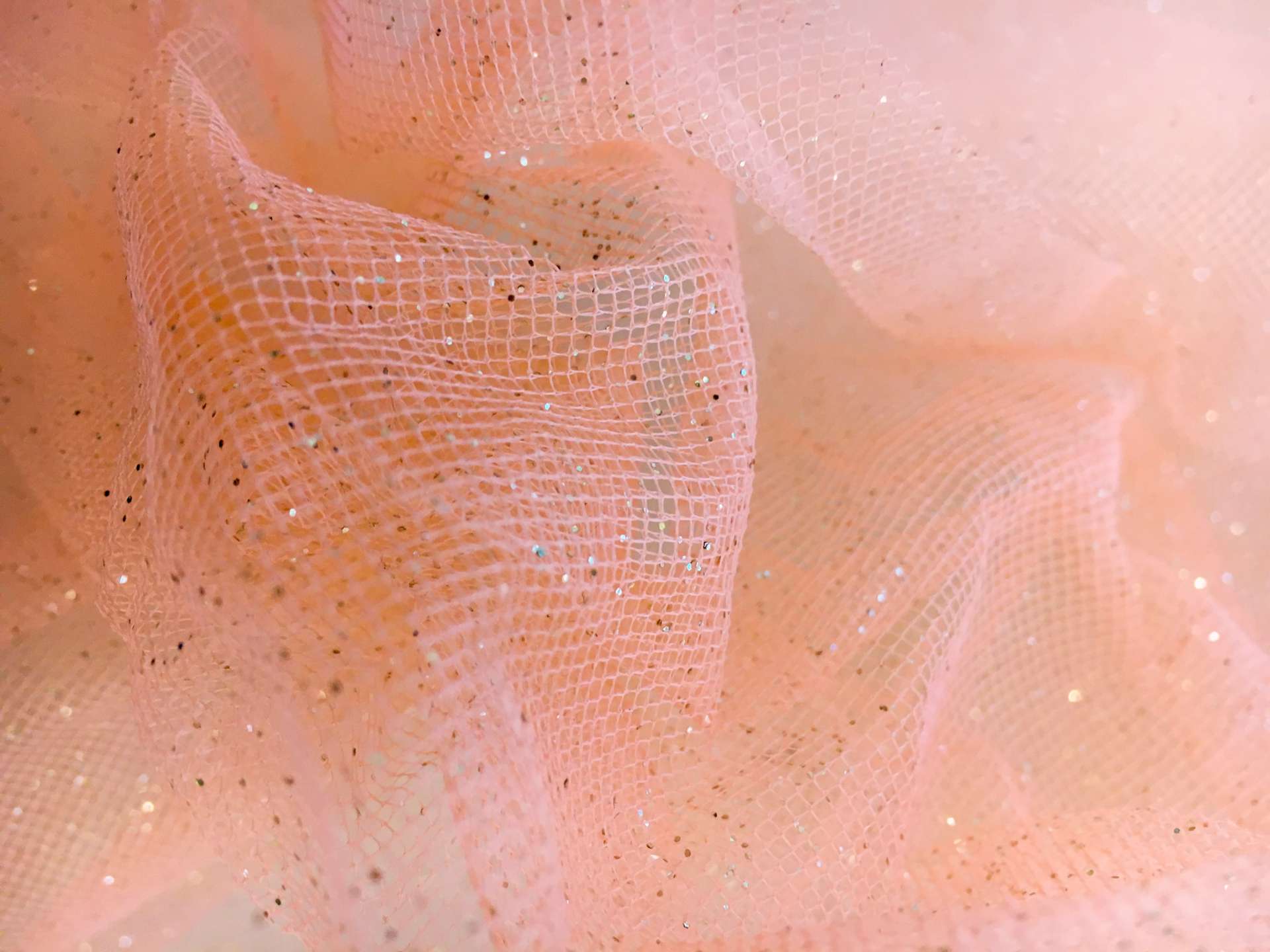 Metallic Illusion in Melon