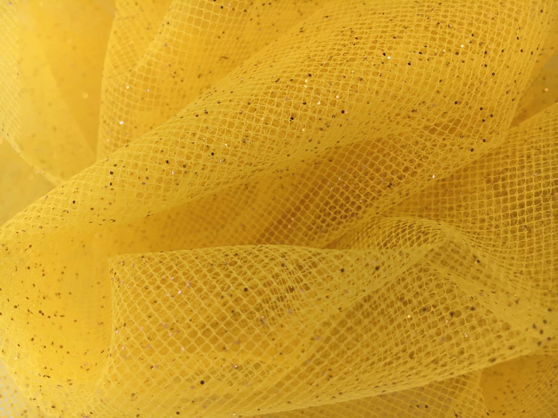 Metallic Illusion in Yellow