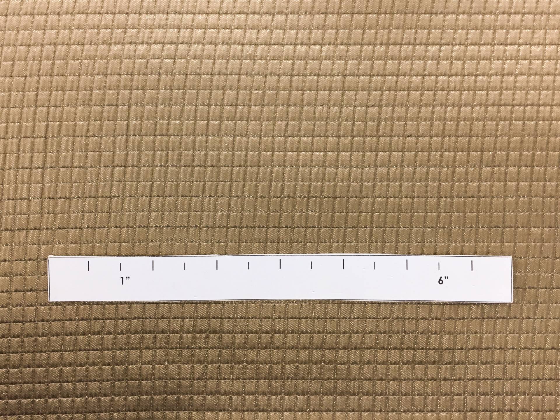Matelassé with a Grid Pattern1