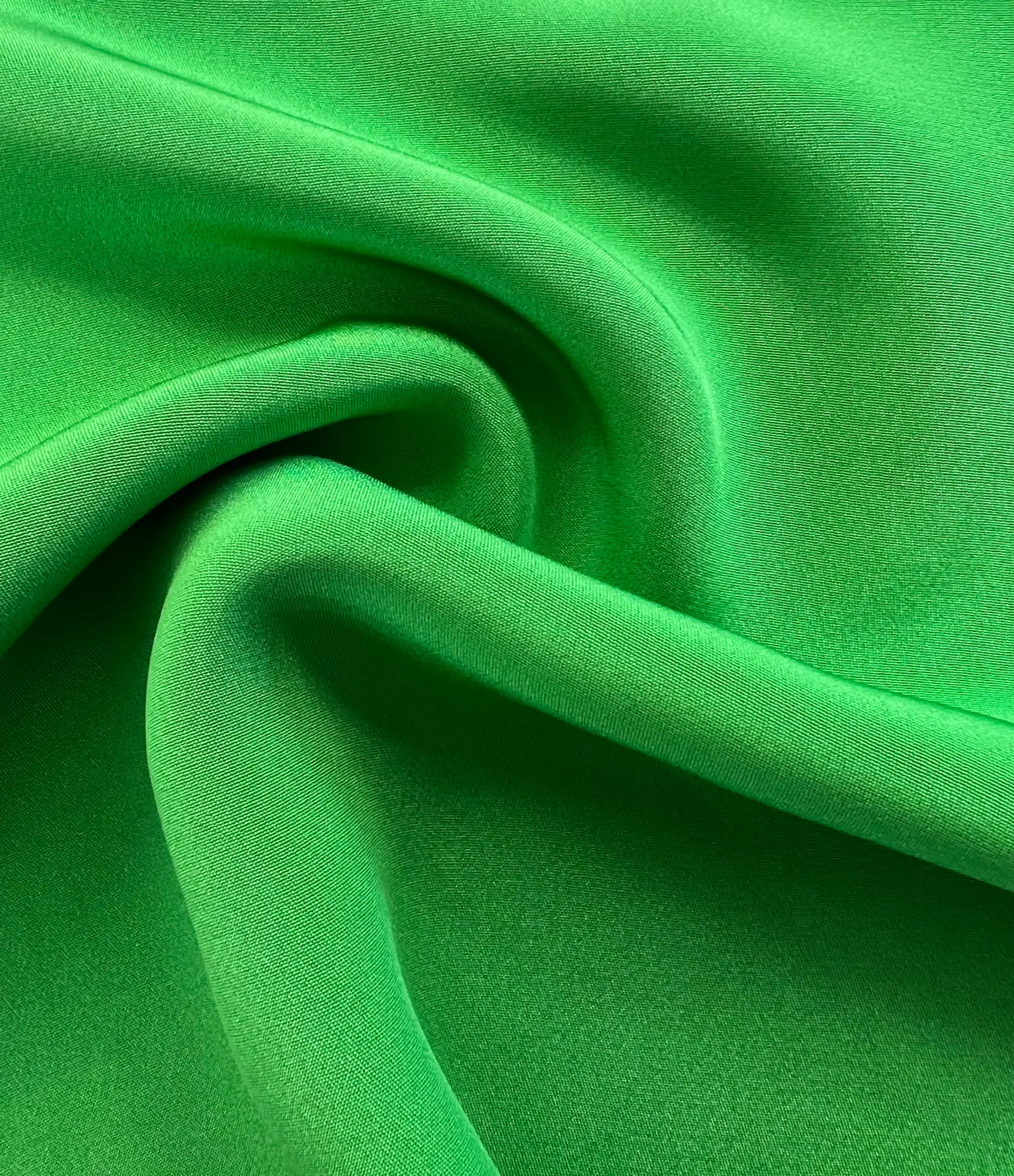 100% 4 Ply Silk Crepe in Kelly Green