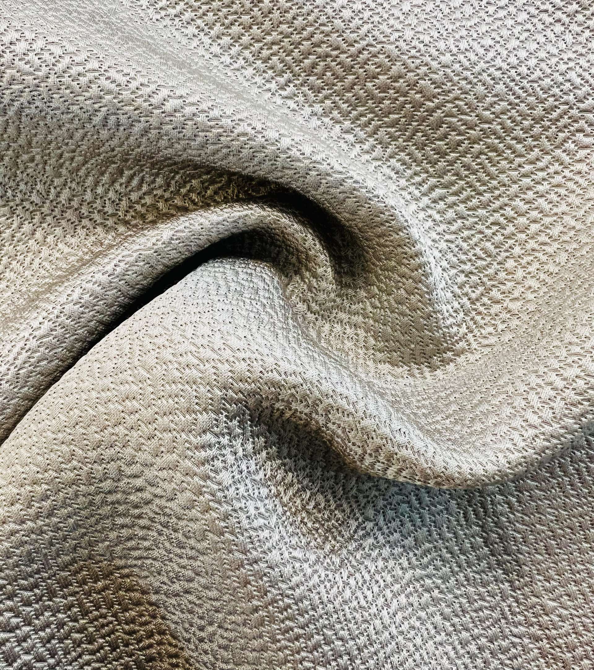 Italian Pebble Damask 56% Silk 44% Cotton
