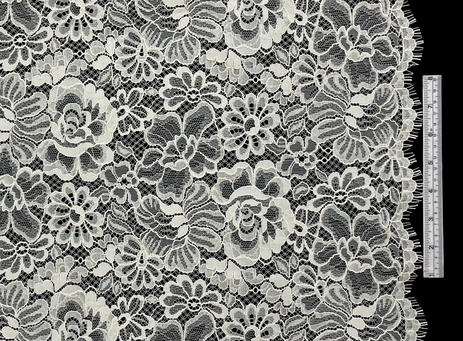 Italian Chantilly Lace in Vanilla