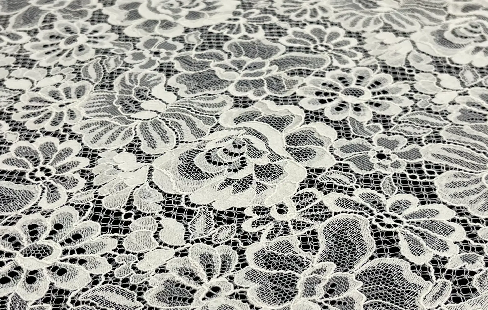 Italian Chantilly Lace in Vanilla