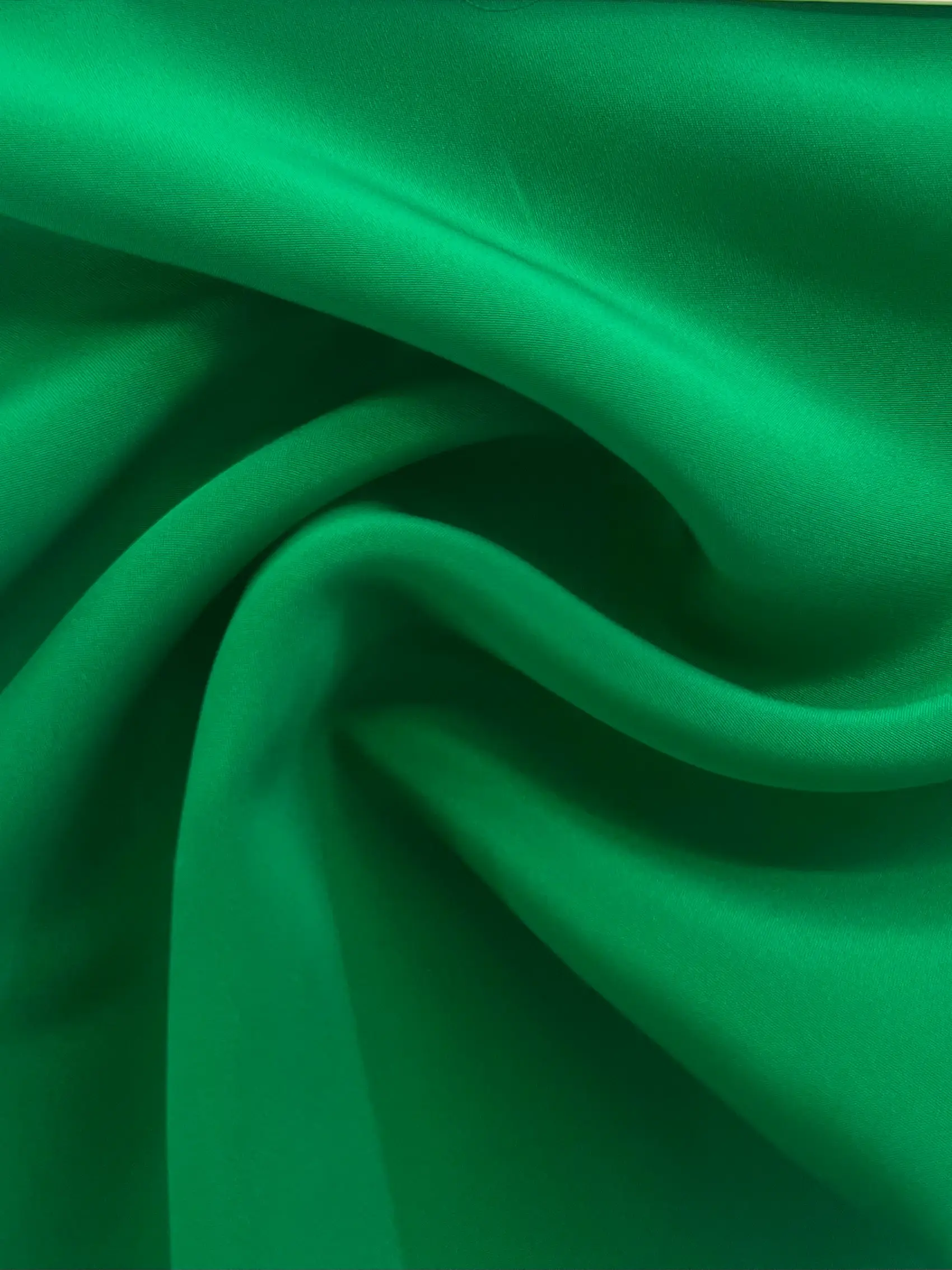 4 Ply Silk Crepé in Wicked Green