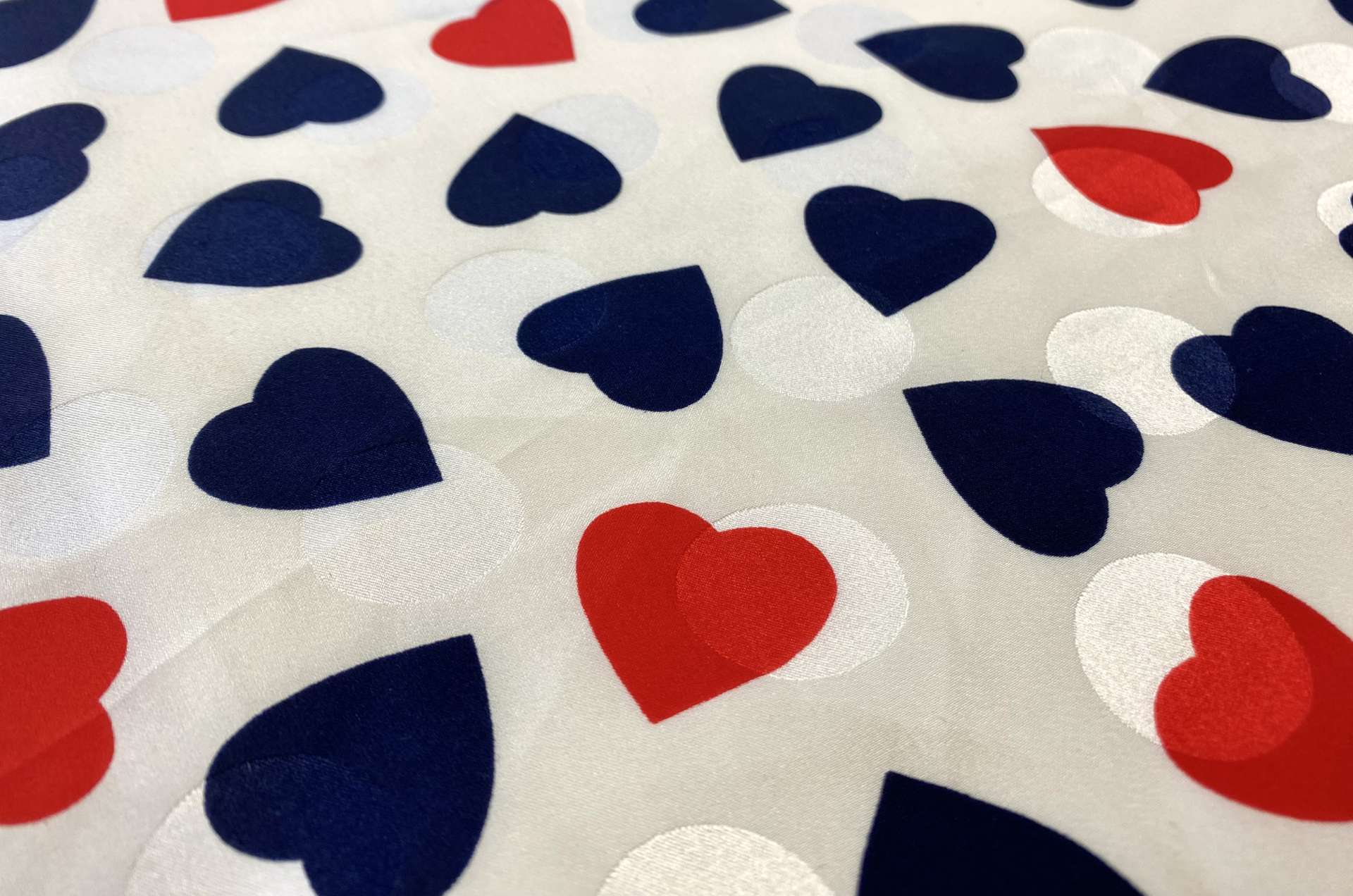 100% Silk Sweet Heart Print Fabric in Warehouse