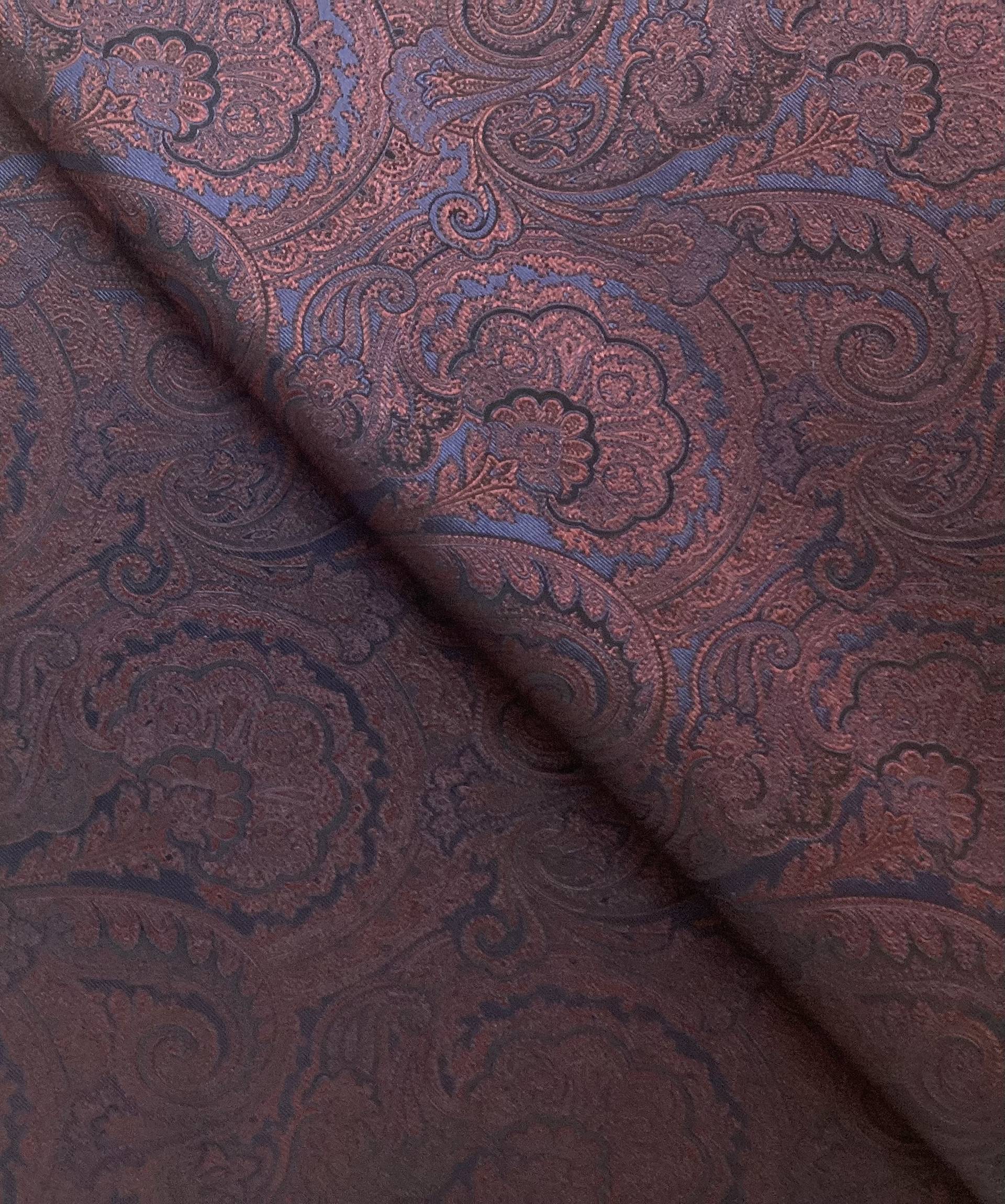 100% Tie Silk Paisley Jacquard In Burgundy On Navy