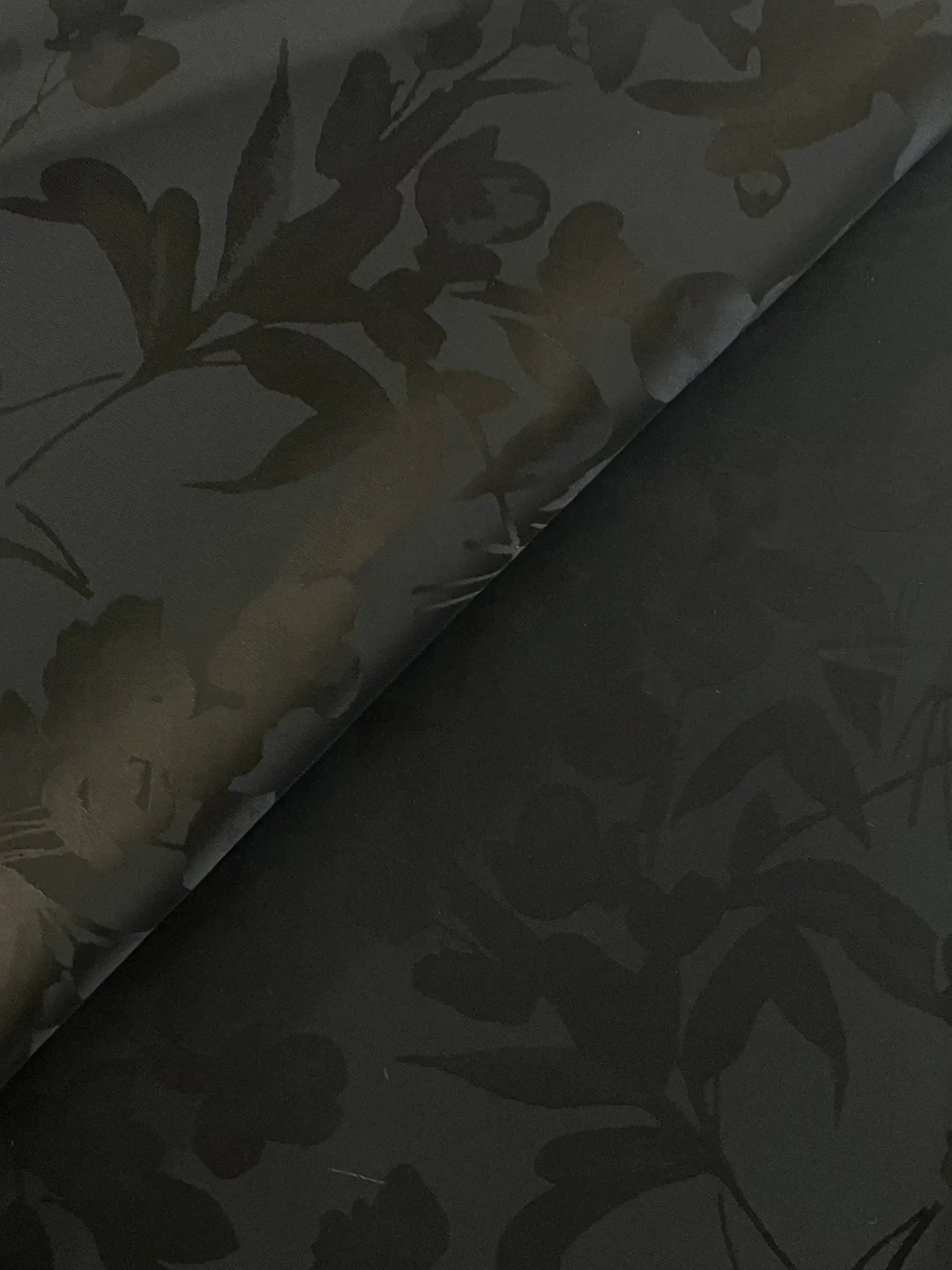 Viscose Jacquard "Lily" in Black