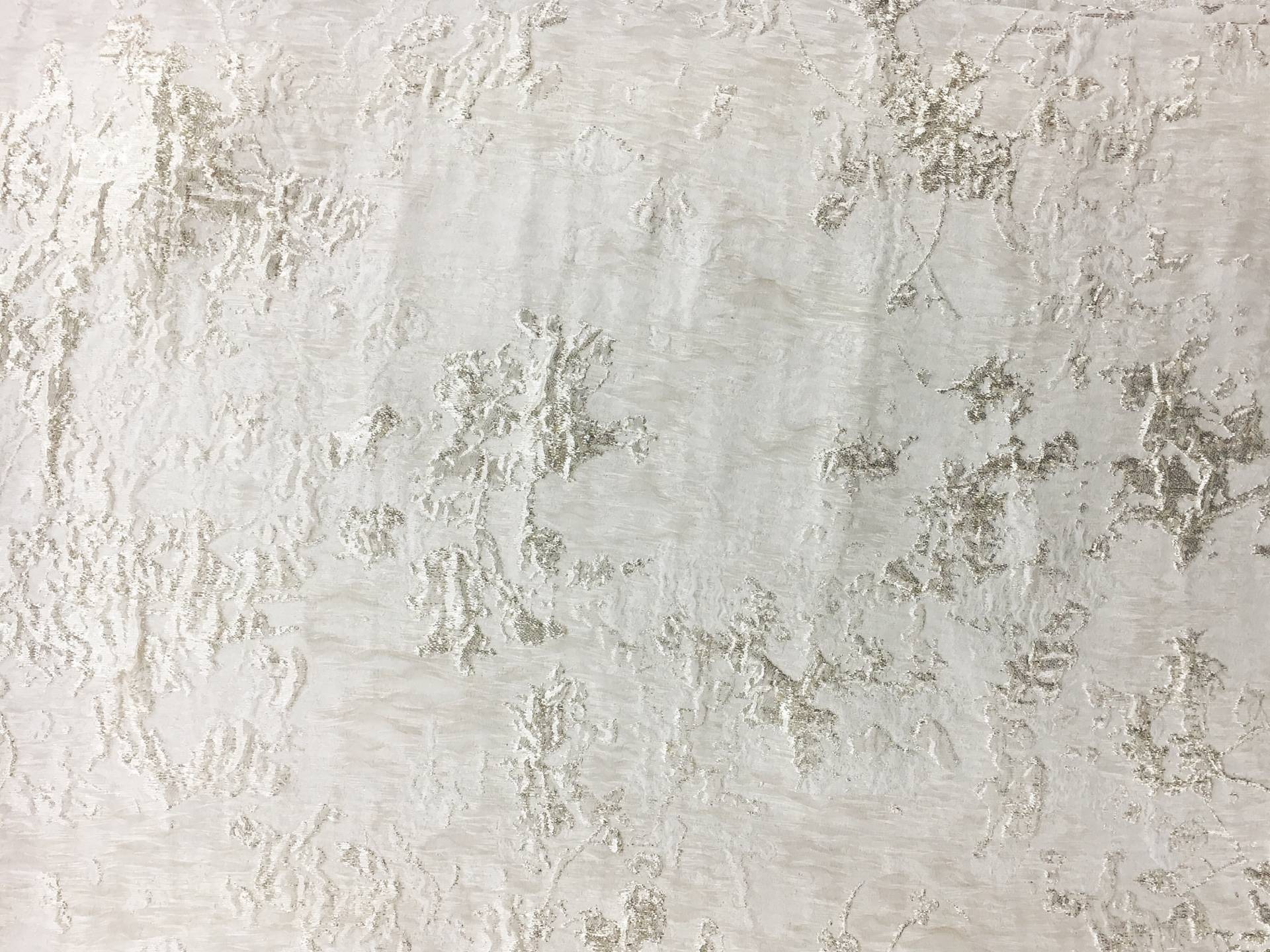 Silk Blend Abstract Metallic Cloqué0