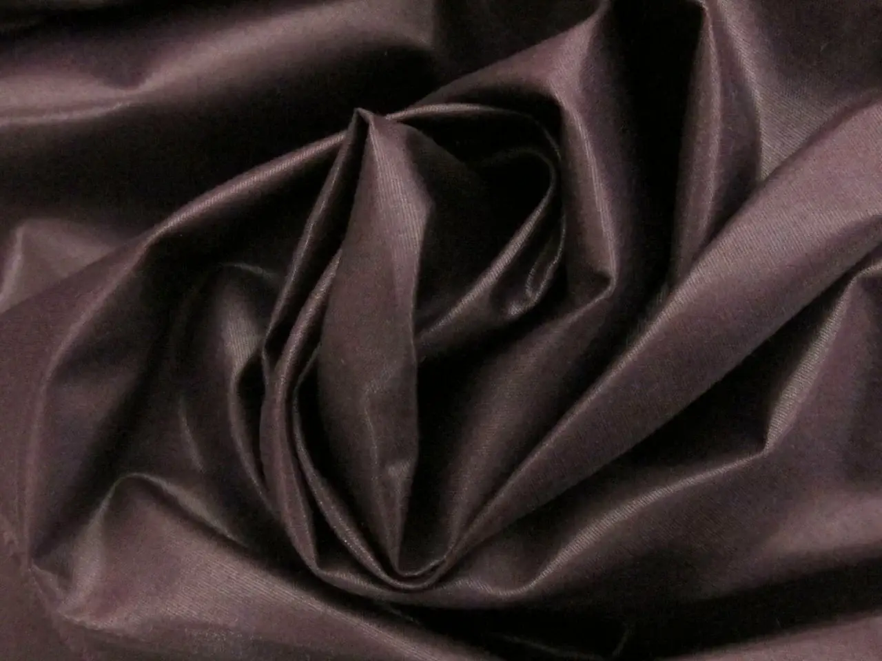 Cotton Poly Chintz in Mulberry0