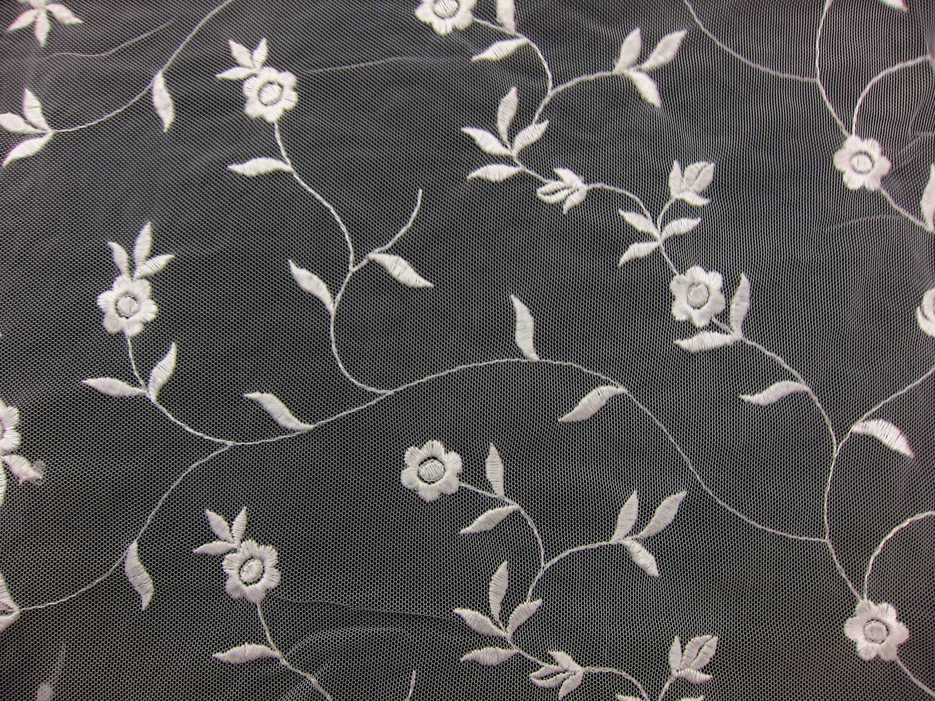 Embroidered Illusion0