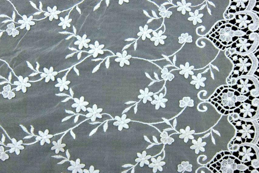 Embroidered Illusion0