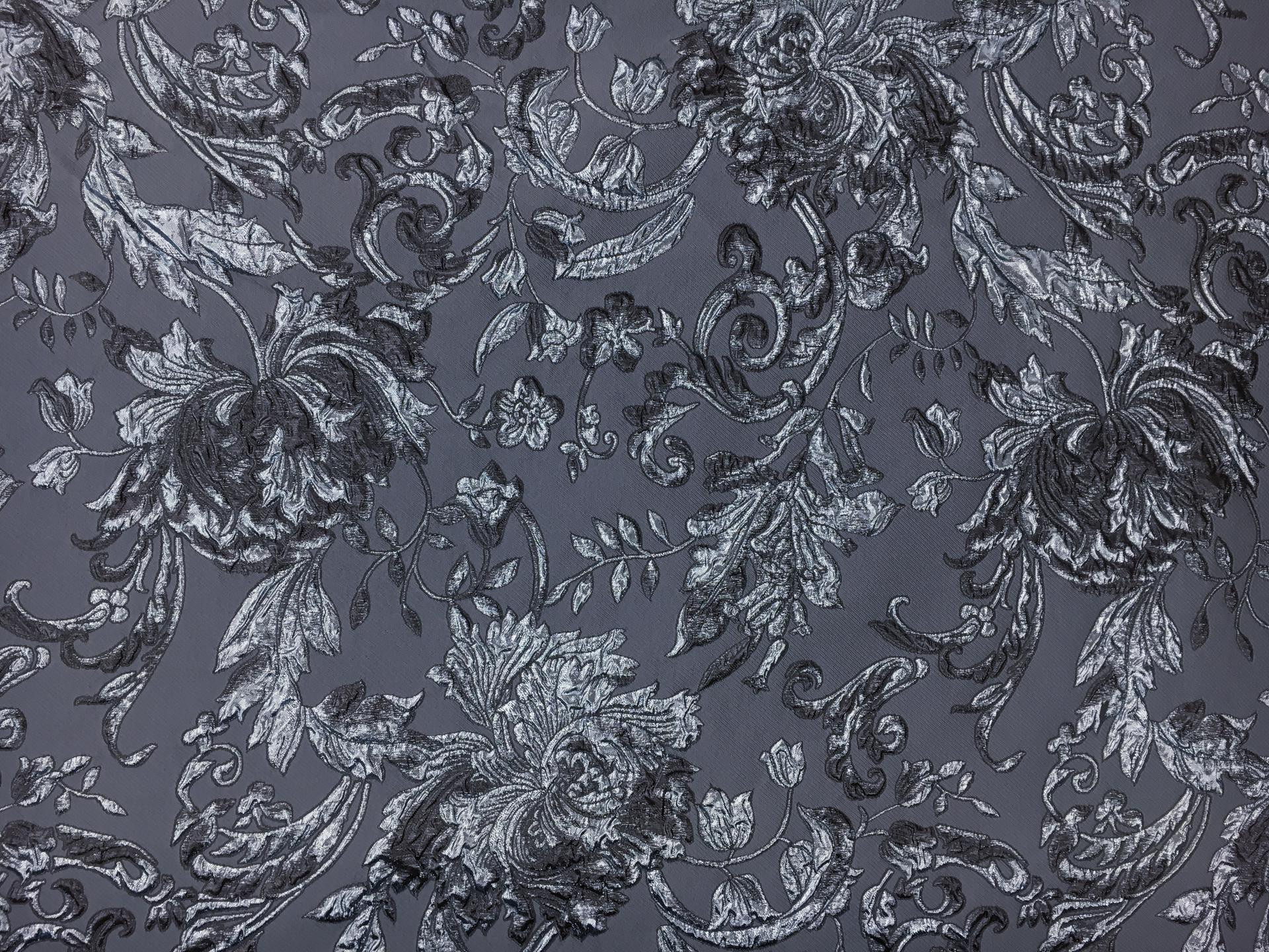 Floral and Paisley Pattern Silk Blend Metallic Cloqué Brocade0