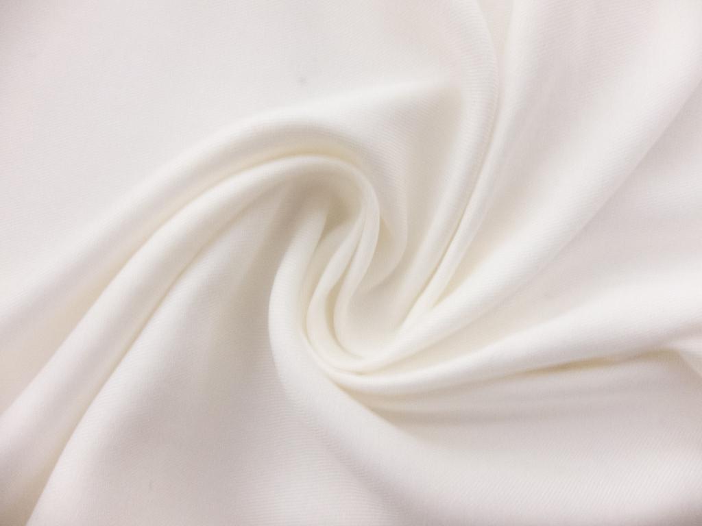 Viscose Twill in Off White0