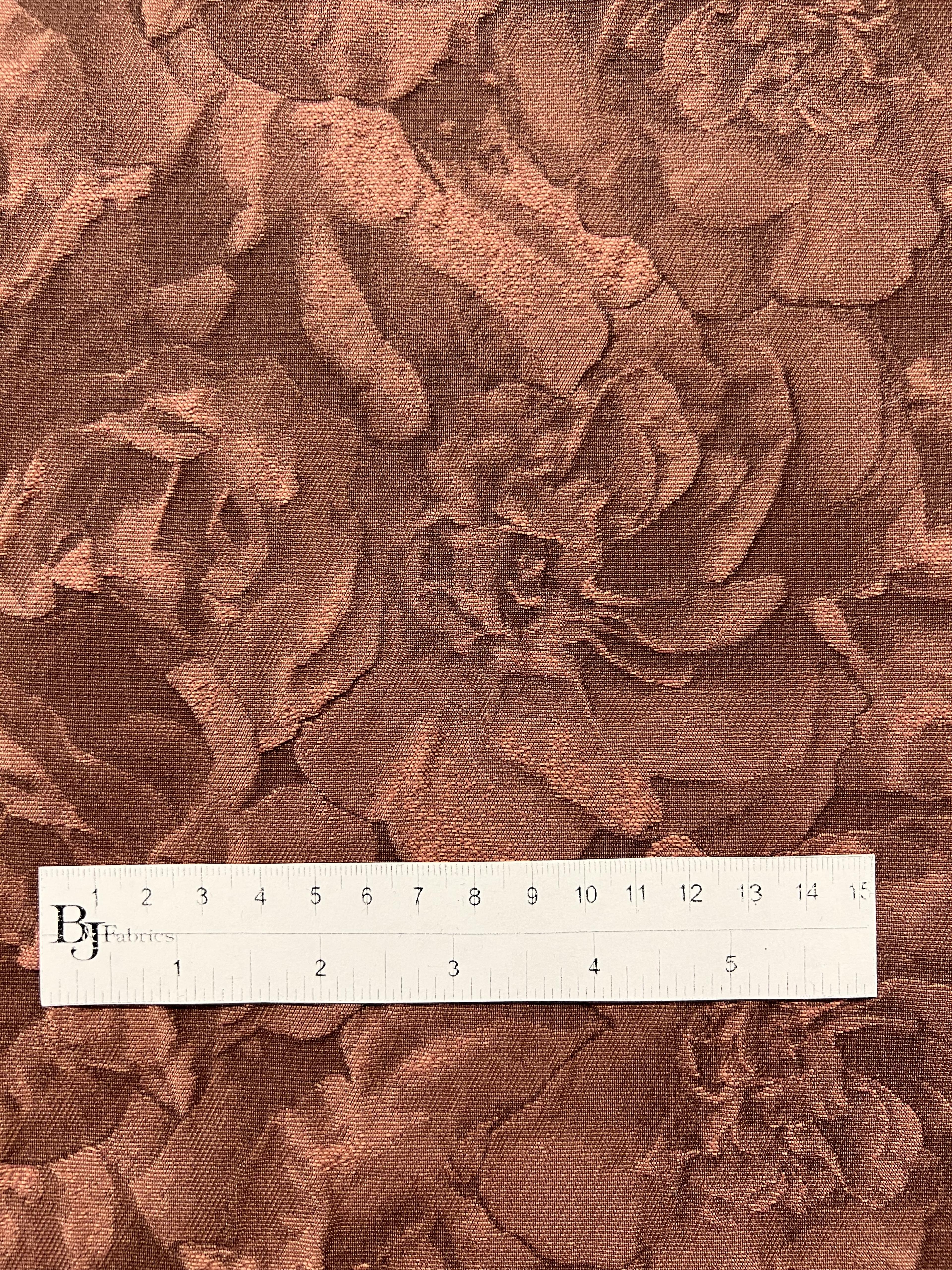 Polyester Matelassé in Dusty Rose