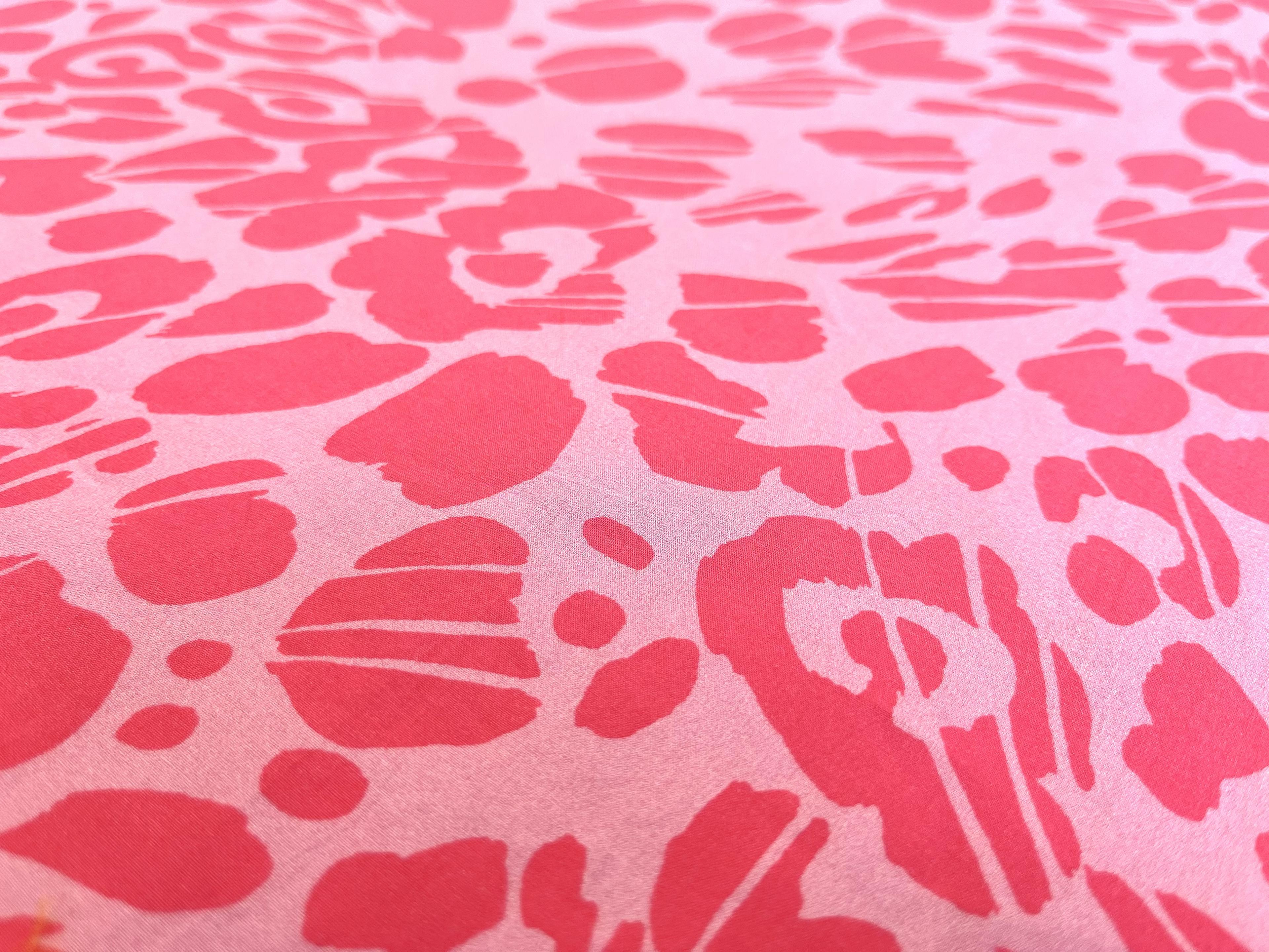 Cotton Broadcloth Print in Fuchsia Pink