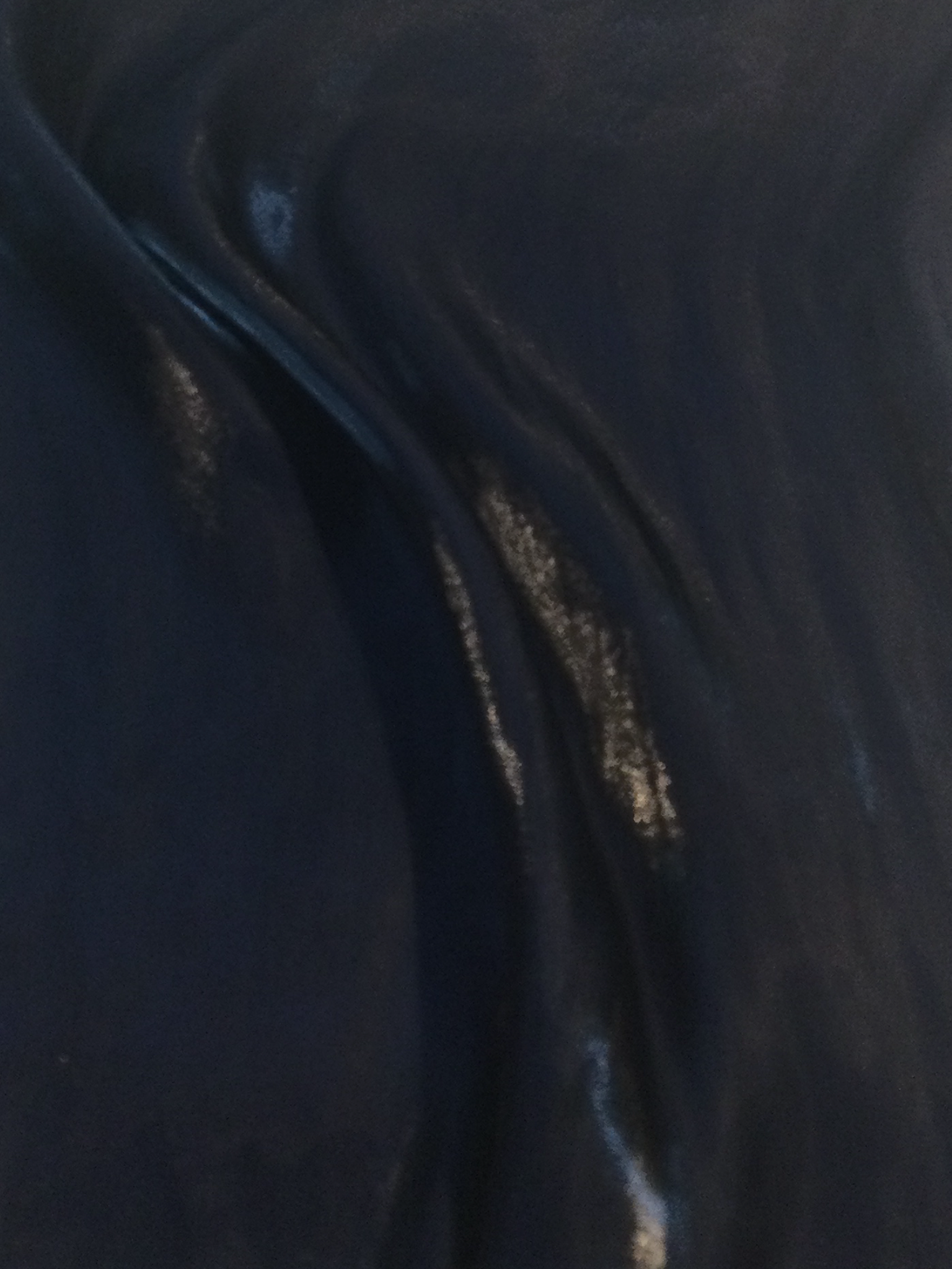 Fluid High-Gloss Satin in Navy