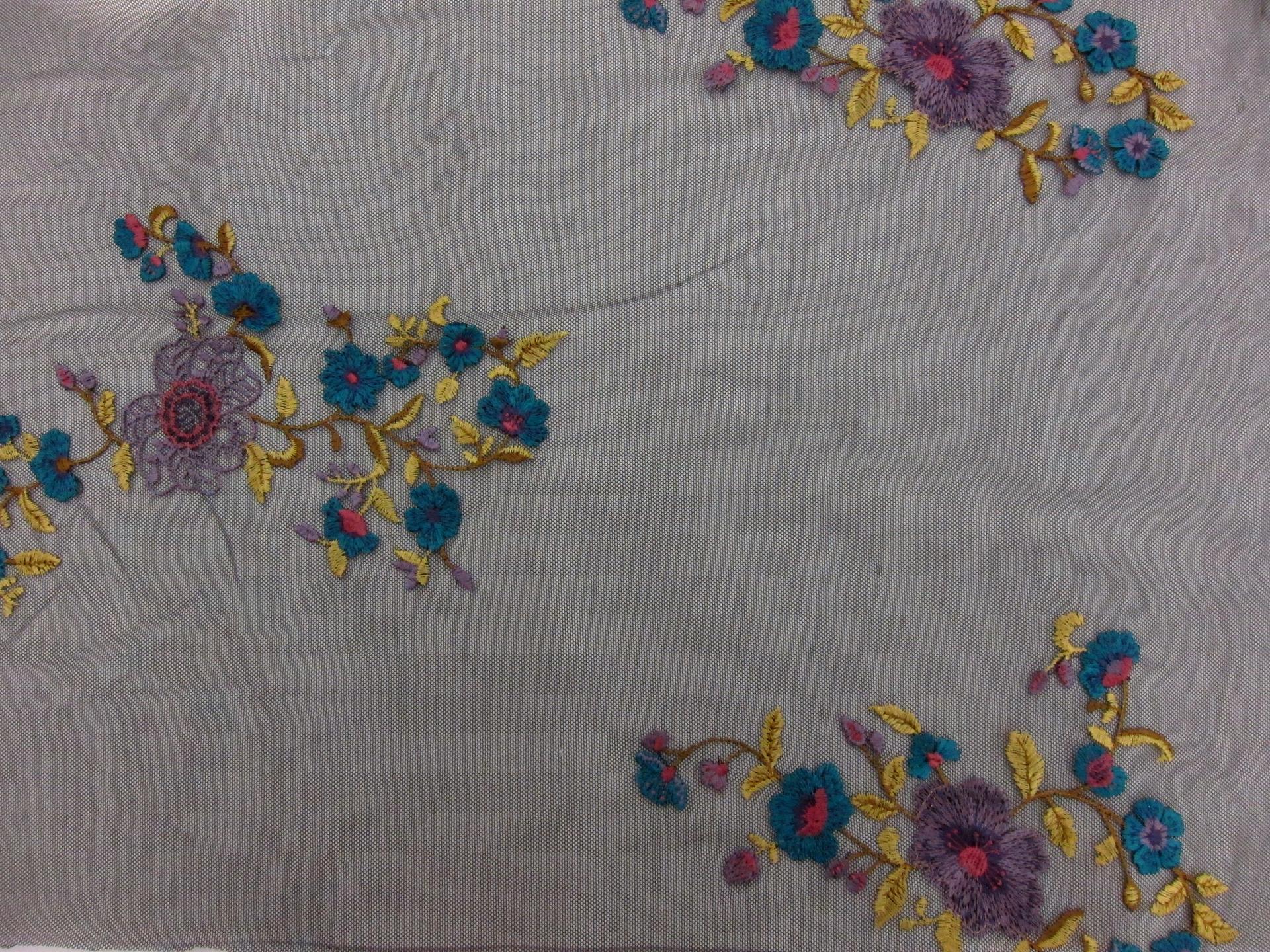 Embroidered Illusion0