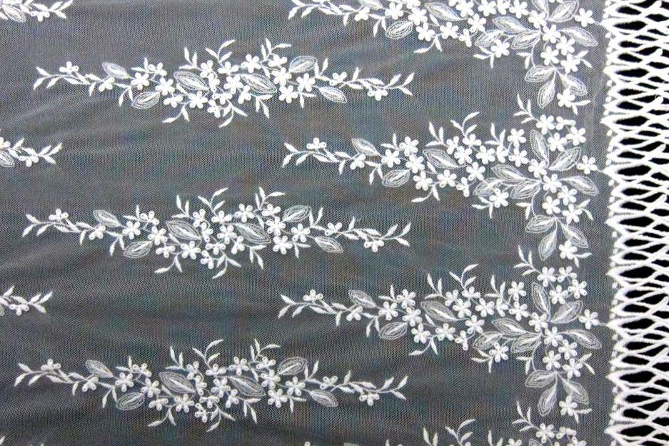 Embroidered Illusion0