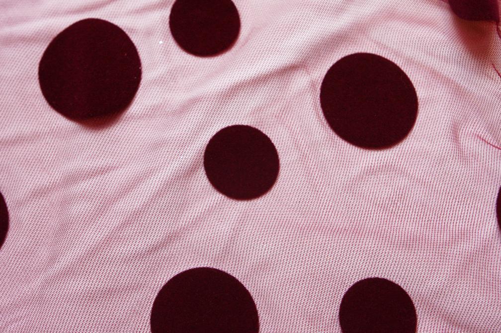 Flocked Dots on Illusion0